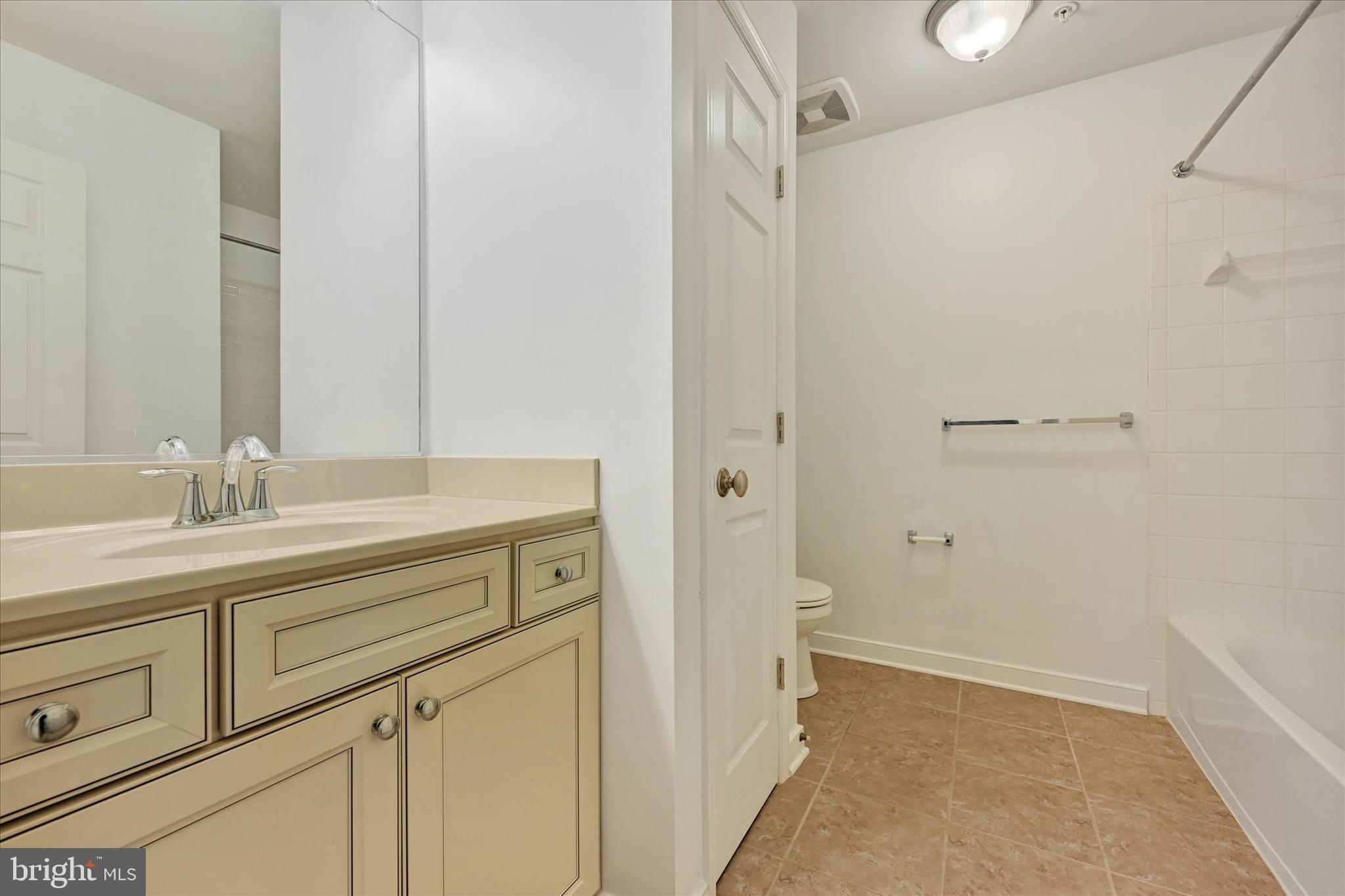 HUNT VALLEY OVERLOOK - Residential Lease