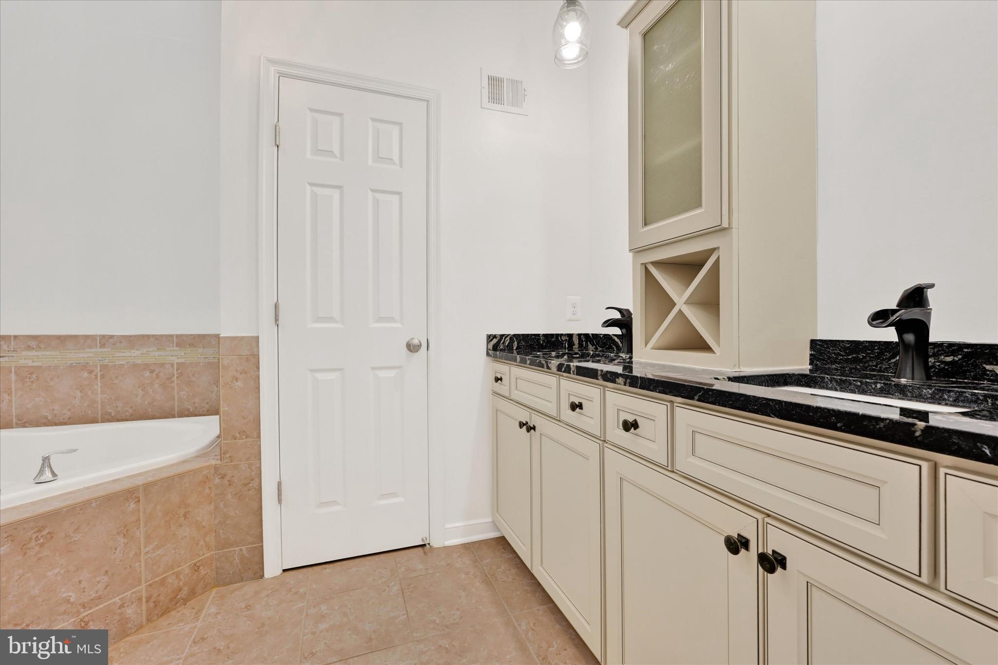 HUNT VALLEY OVERLOOK - Residential Lease