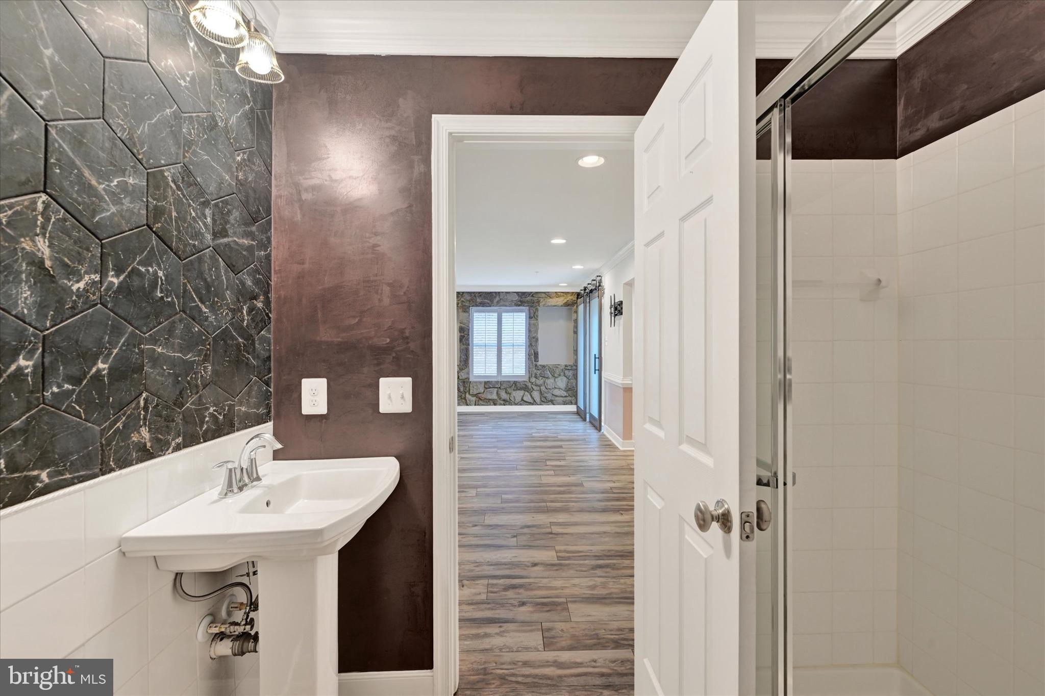 HUNT VALLEY OVERLOOK - Residential Lease