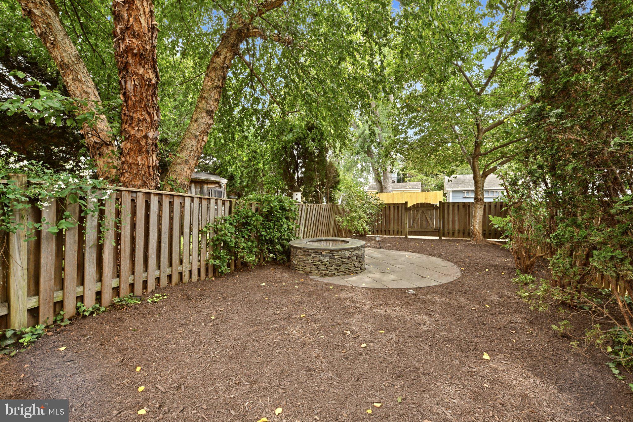 231 E MASON AVENUE