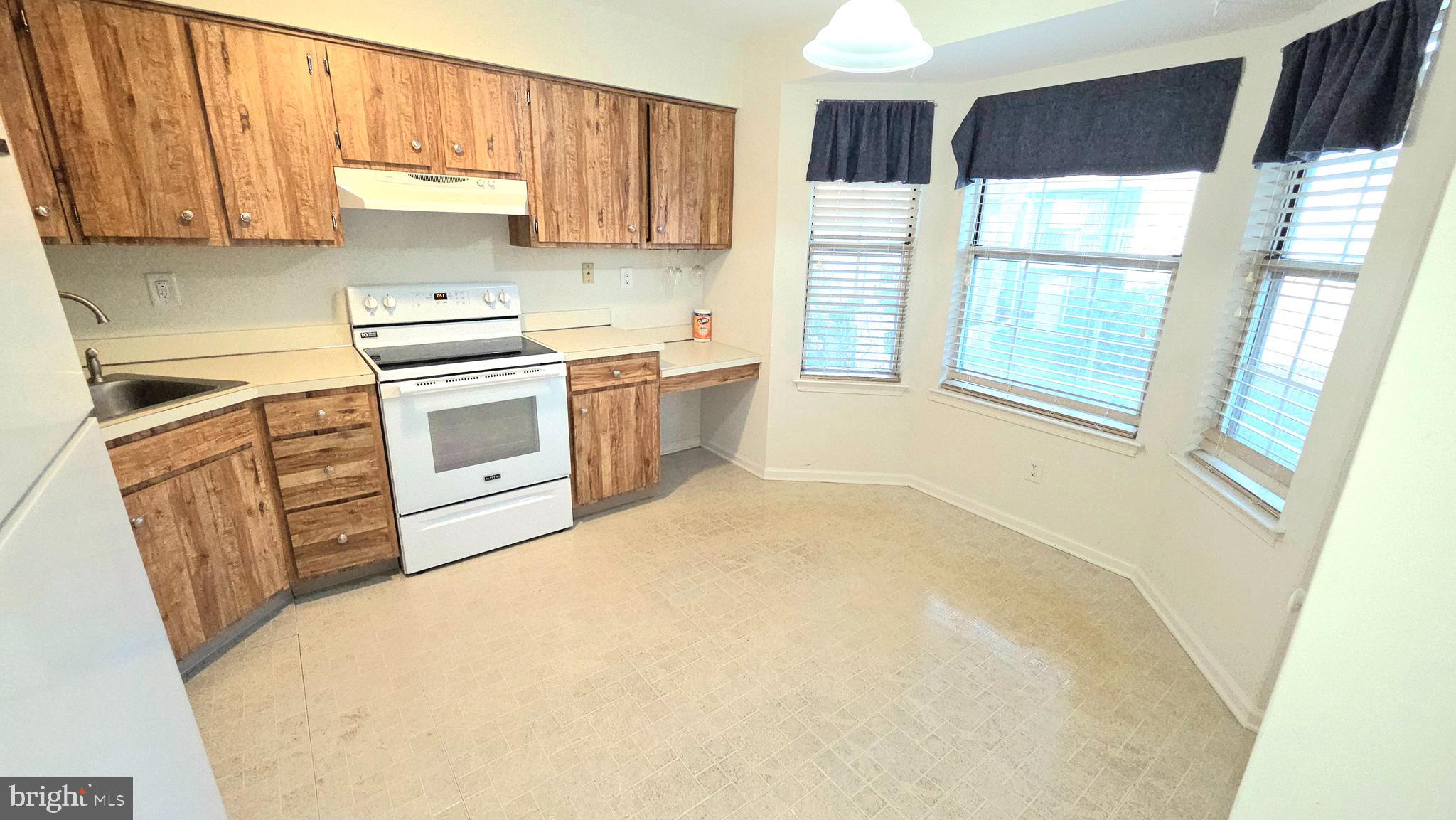 853 E FISHERS CREEK ROAD