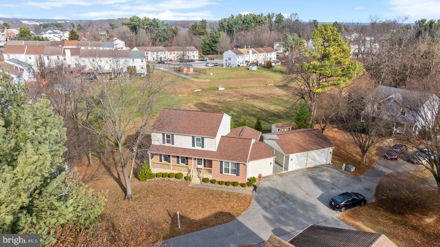 SMALL CROSSINGS - Residential