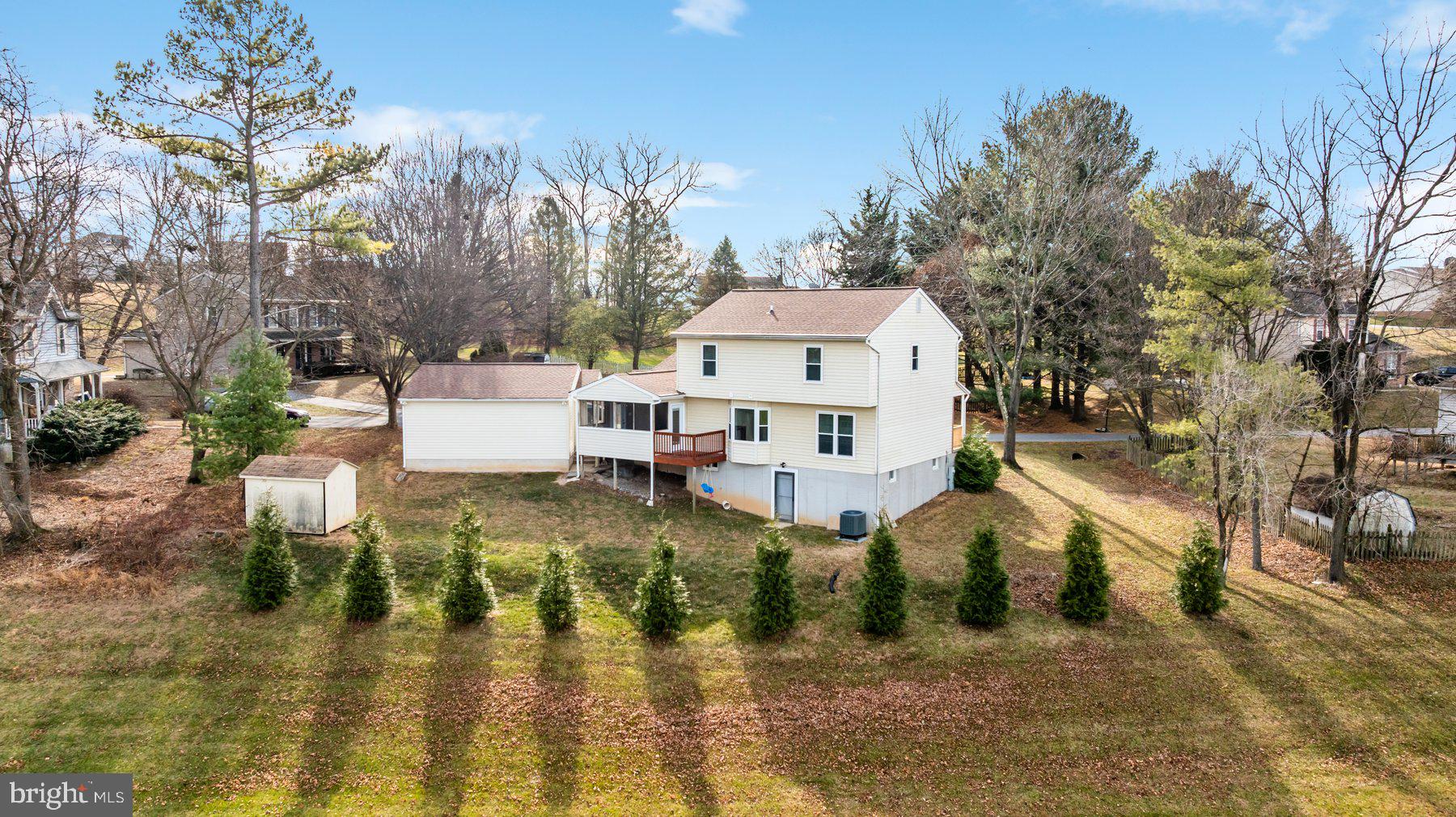 SMALL CROSSINGS - Residential