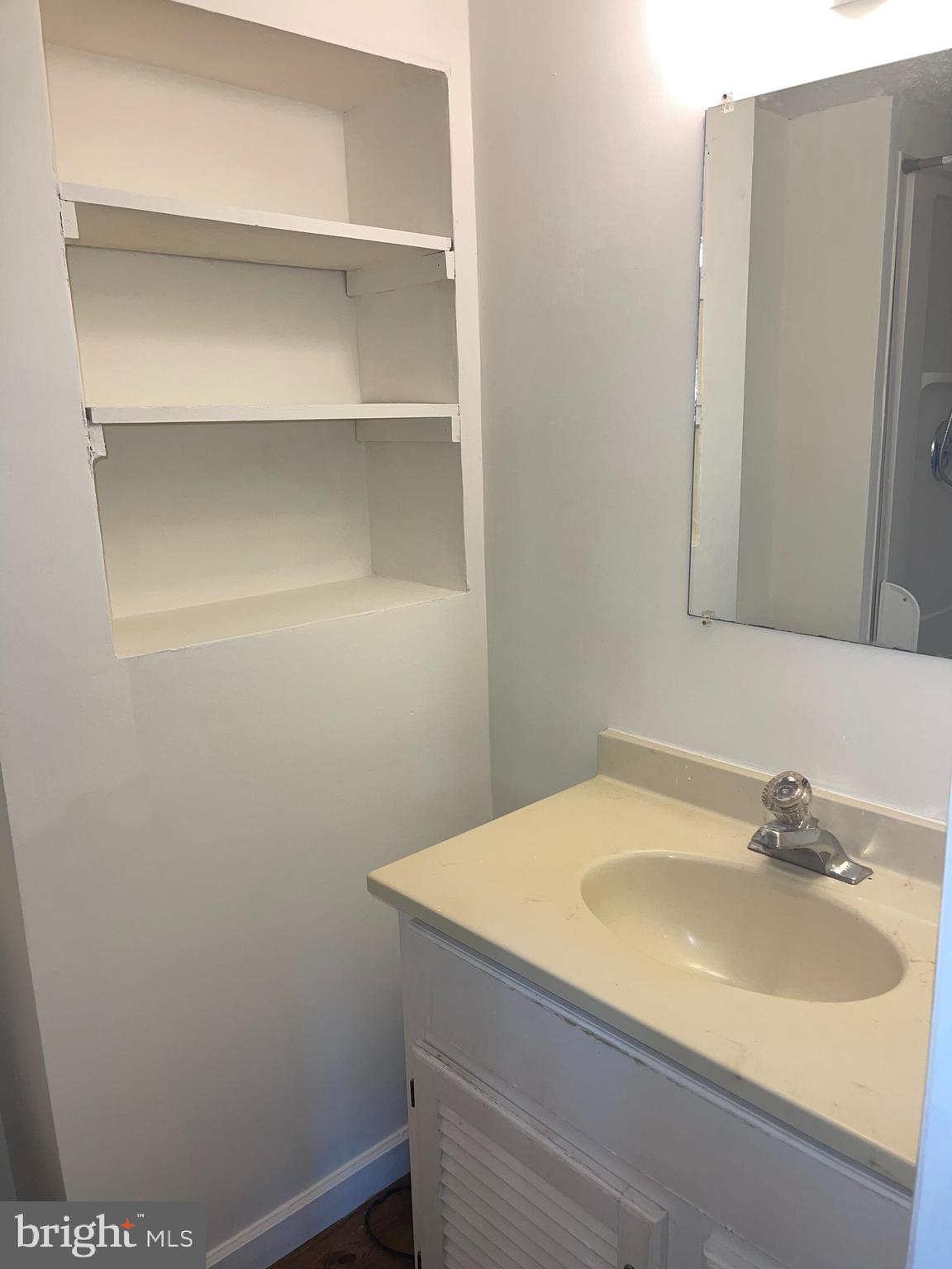 QUINCE ORCHARD MANOR - Residential Lease