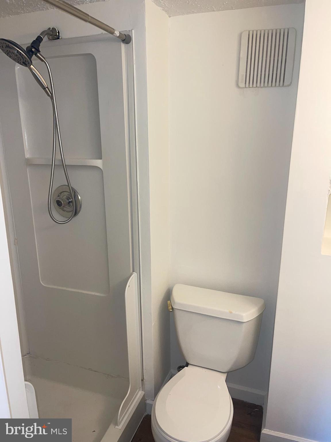 QUINCE ORCHARD MANOR - Residential Lease