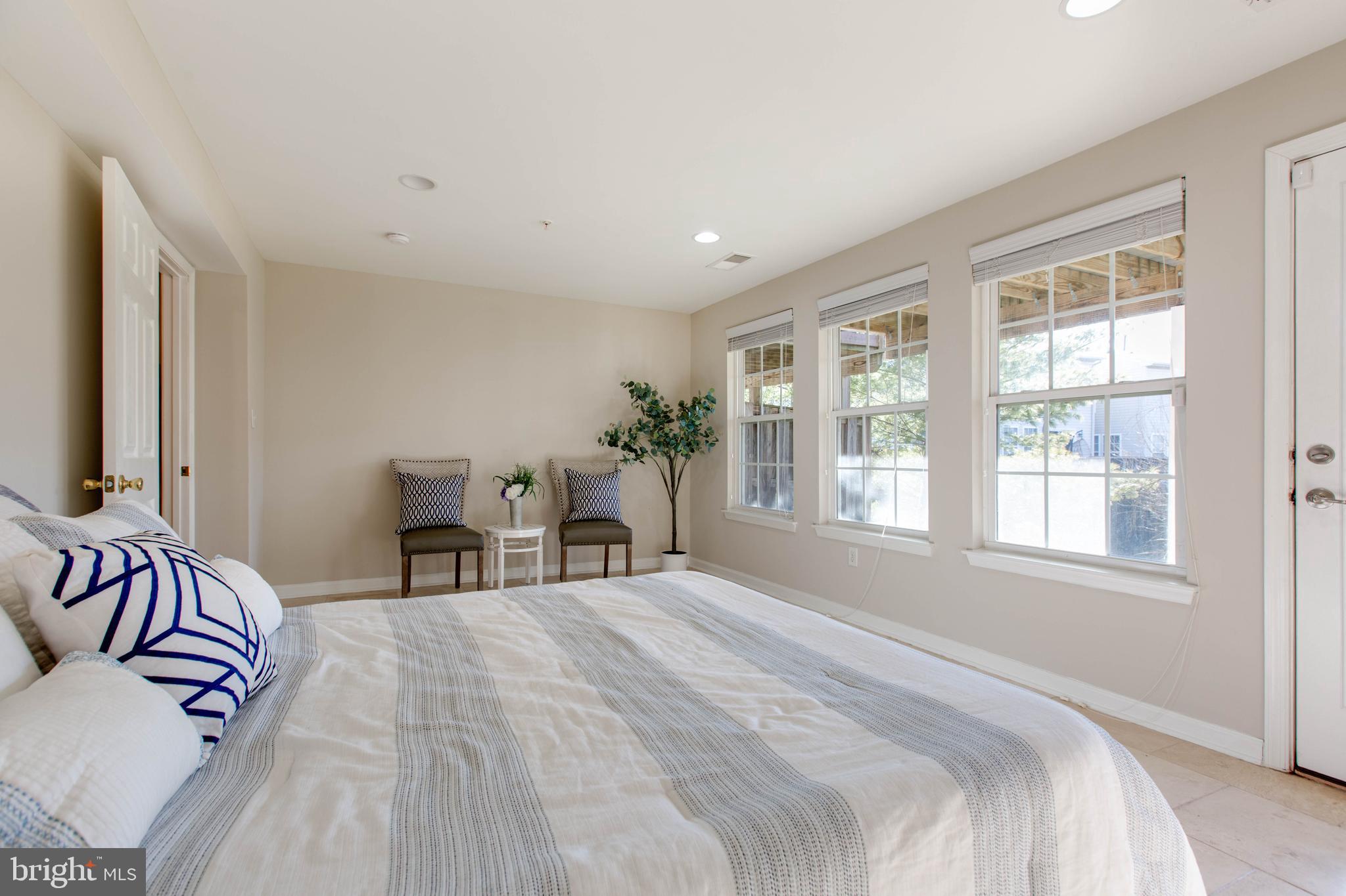 VILLAGE TOWNS - Residential