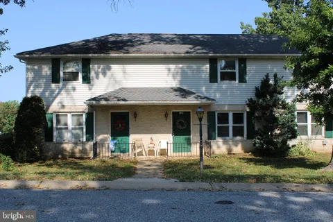 139 Oak Manor Dr, York, PA MLS: PAYK2081034