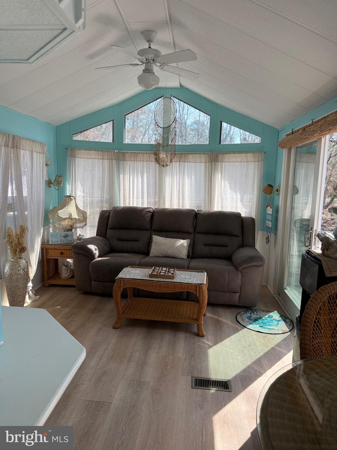 515 CORSON TAVERN H31