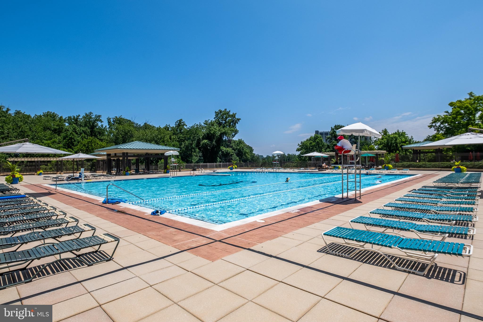 PROMENADE TOWERS - Residential