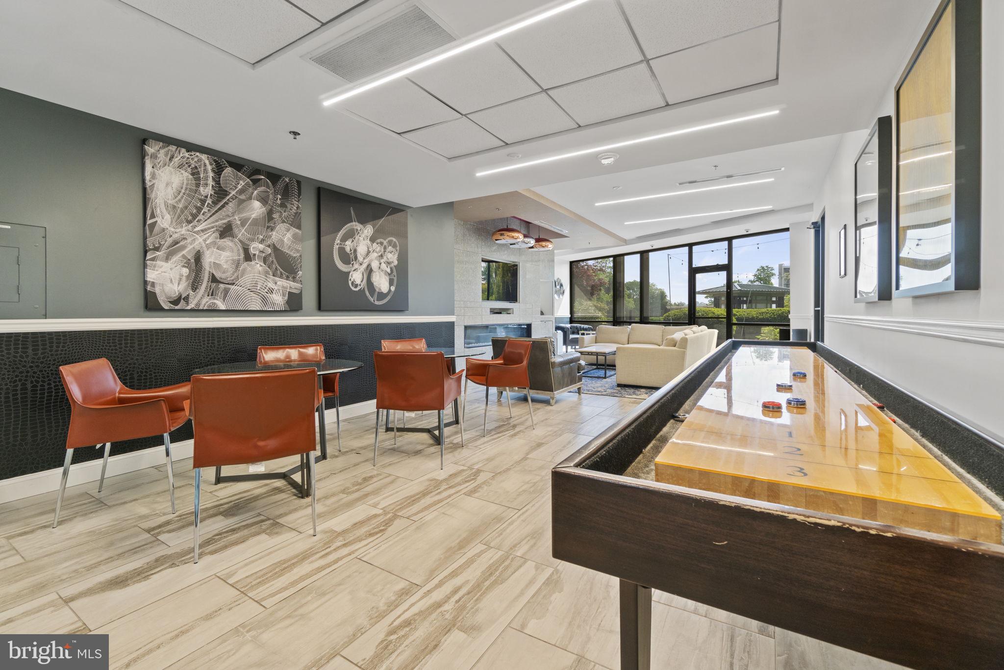 PROMENADE TOWERS - Residential