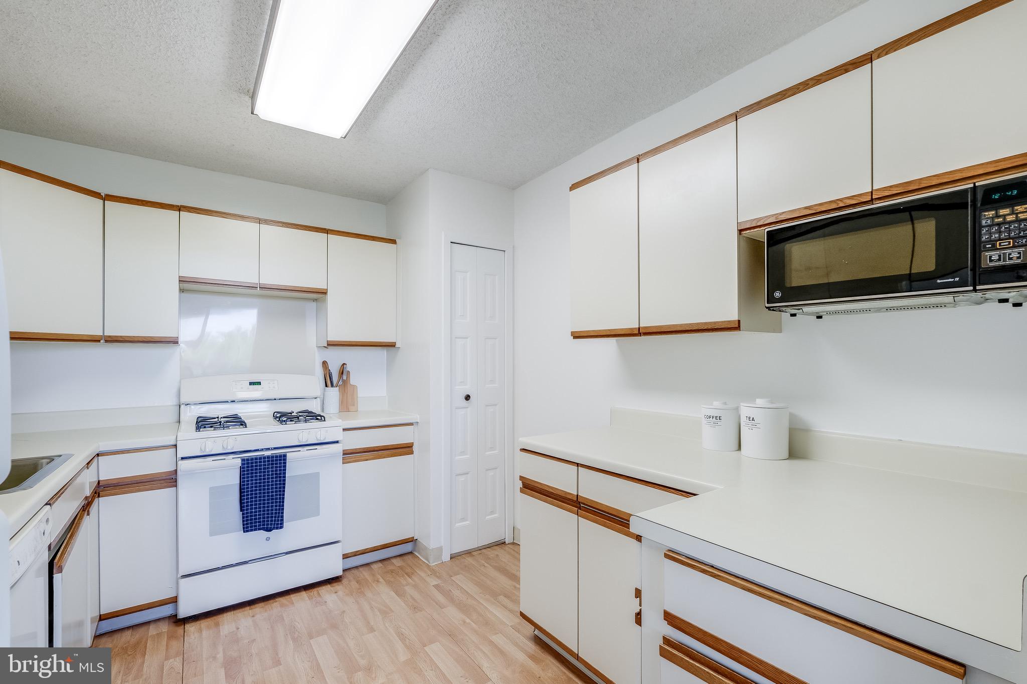 PROMENADE TOWERS - Residential