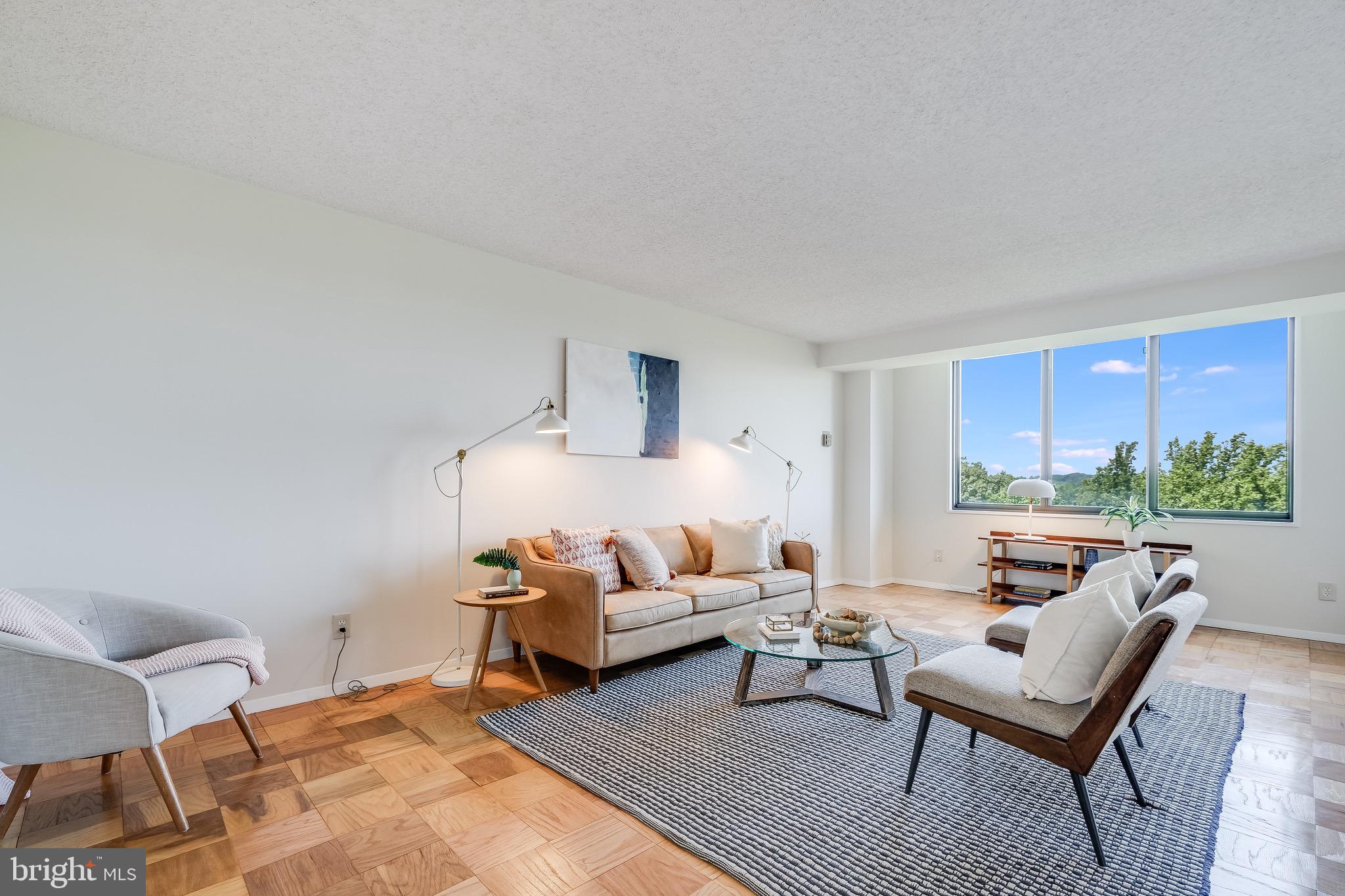 PROMENADE TOWERS - Residential