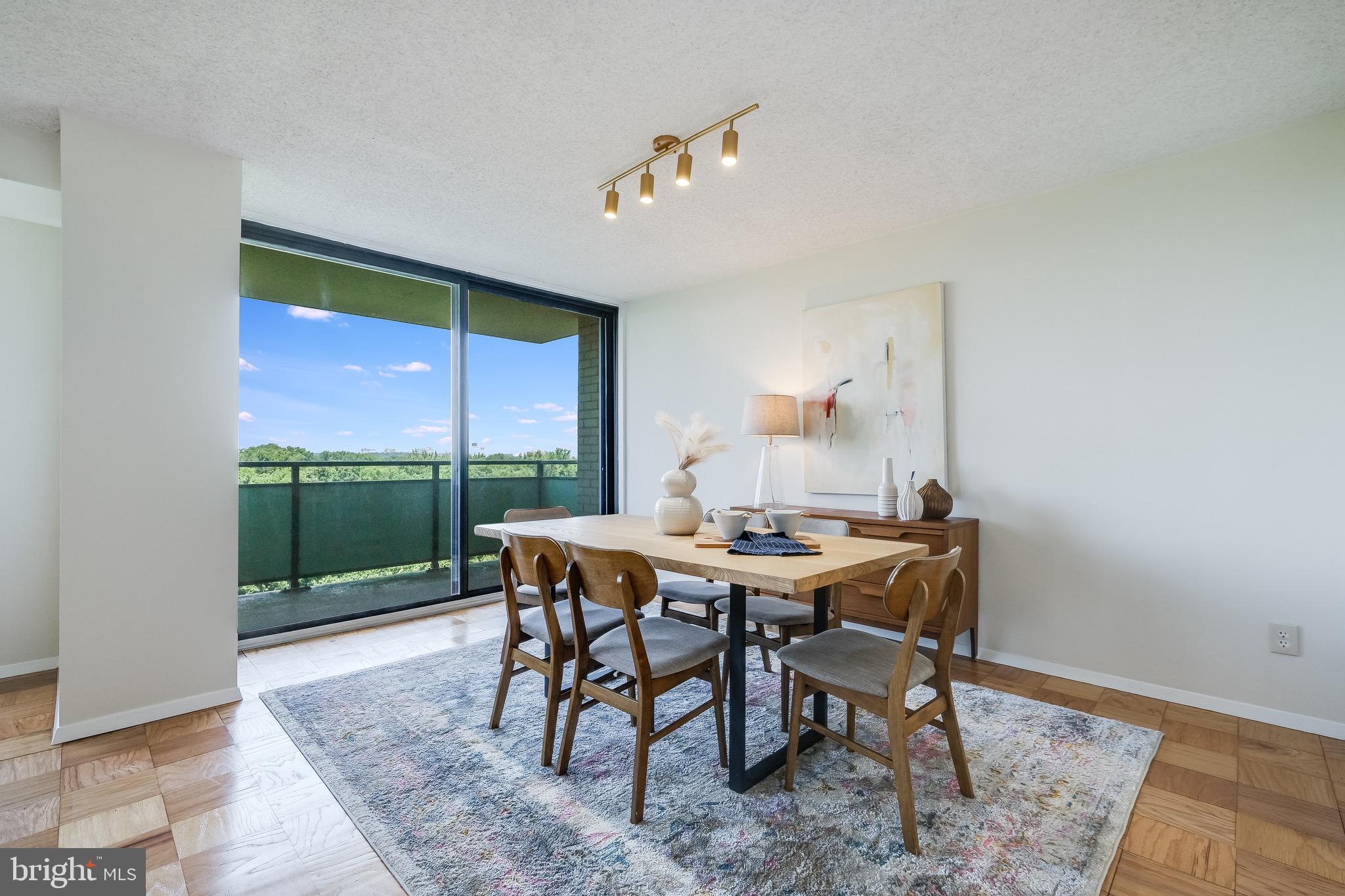 PROMENADE TOWERS - Residential