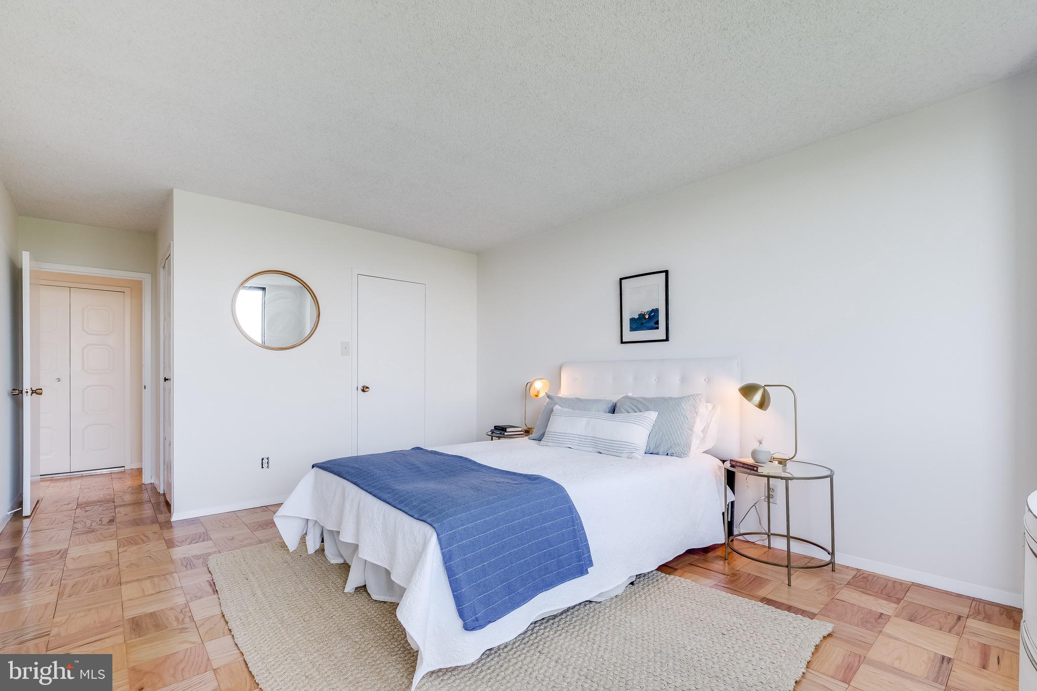 PROMENADE TOWERS - Residential