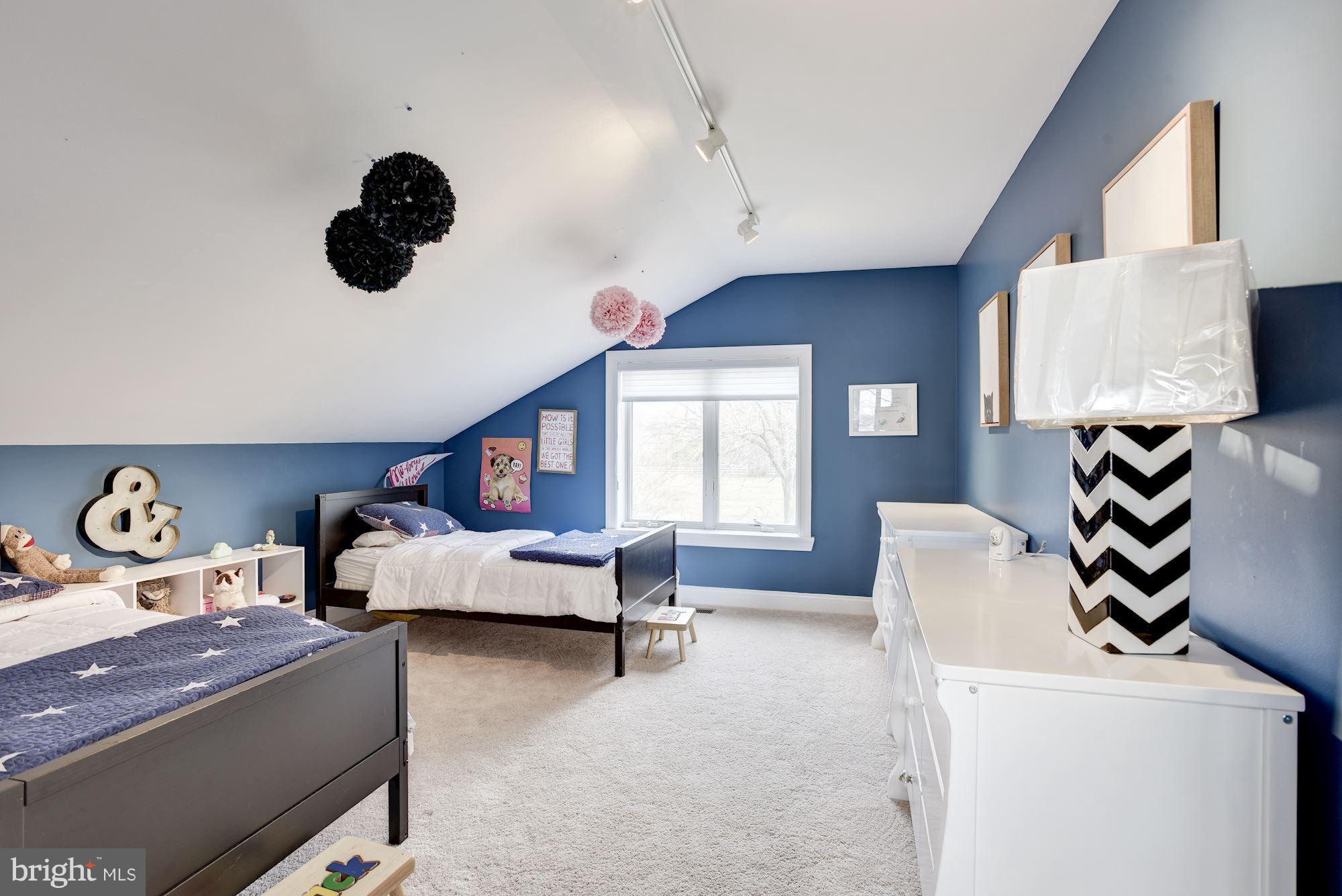 SHADY SIDE - Residential