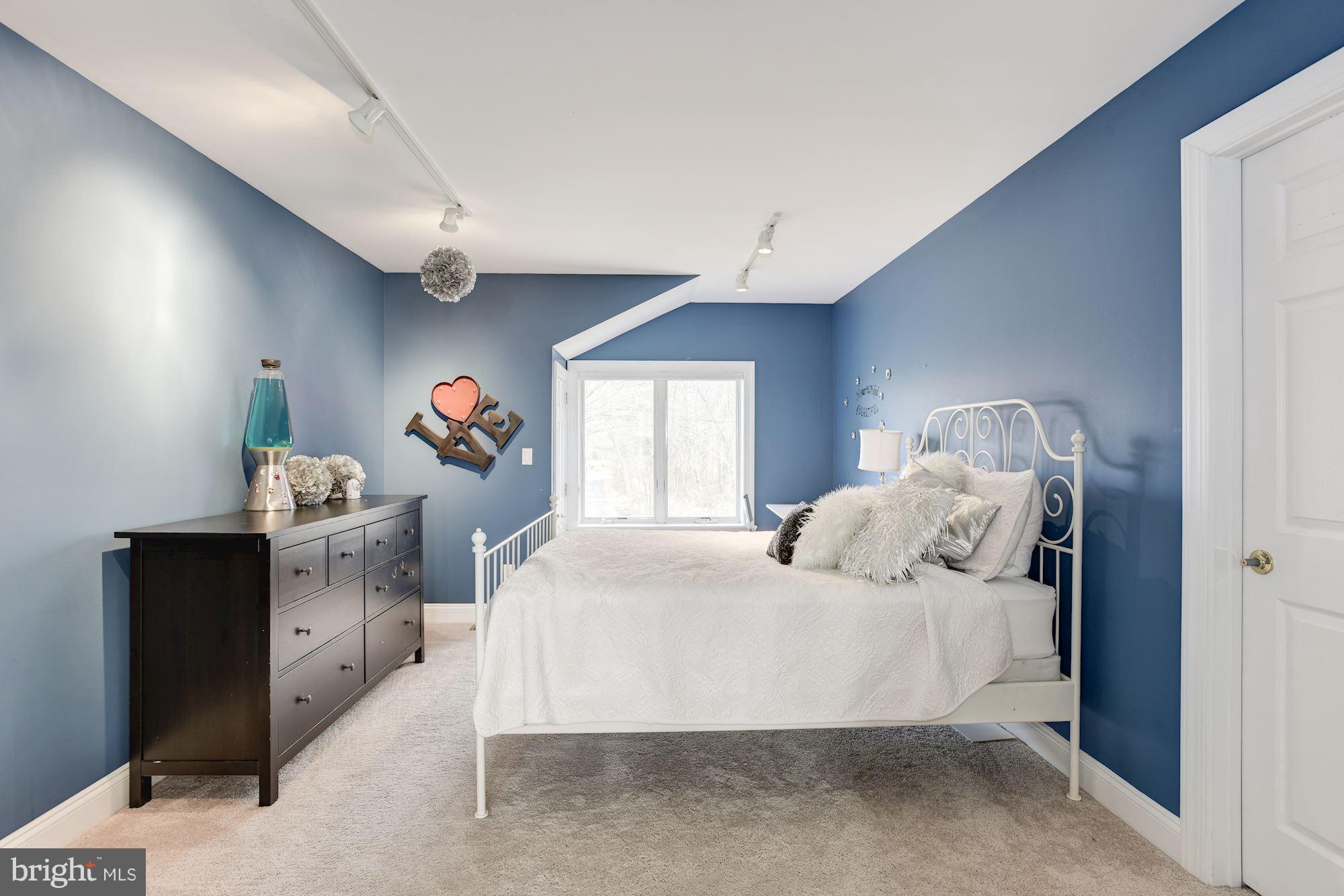 SHADY SIDE - Residential