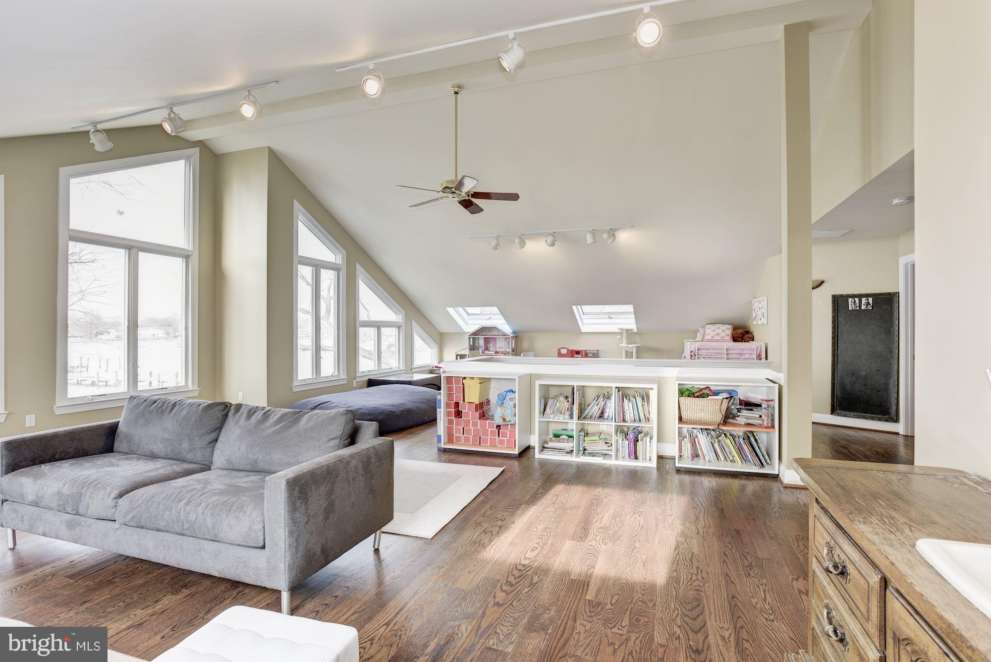 SHADY SIDE - Residential