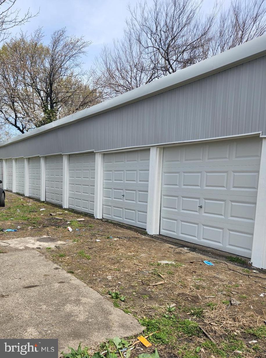 Unique property for variety of businesses and development. 21 Garages with new roof, new door frames doors, new siding and walls. Located in the middle of residential district which mat allow for mix use re-zoning or variance. Automotive businesses nearby. Great for storage rental etc.
LARGE front land area. Garages set deep in at the end line of property. Very good positioning.