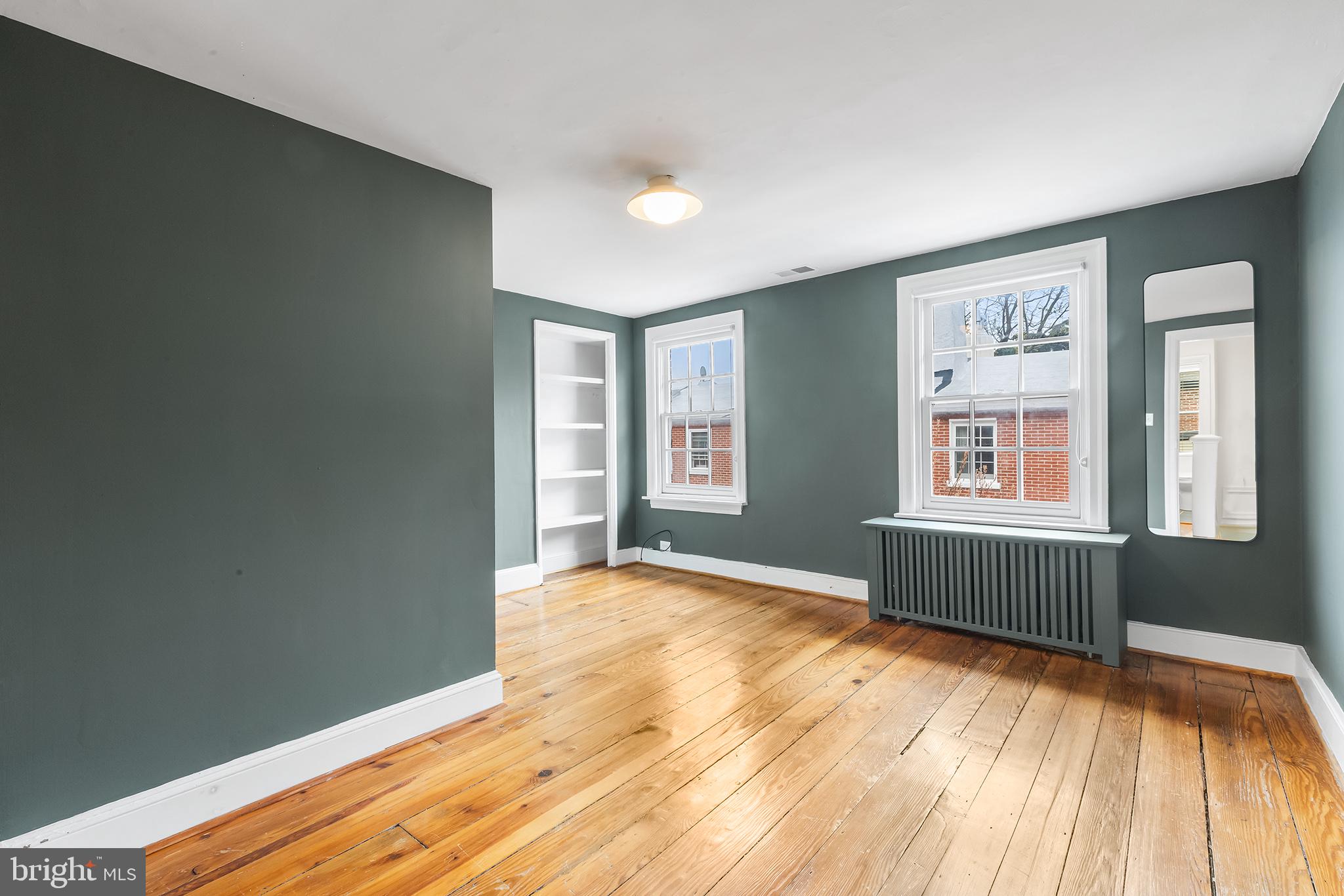 QUEEN VILLAGE - Residential