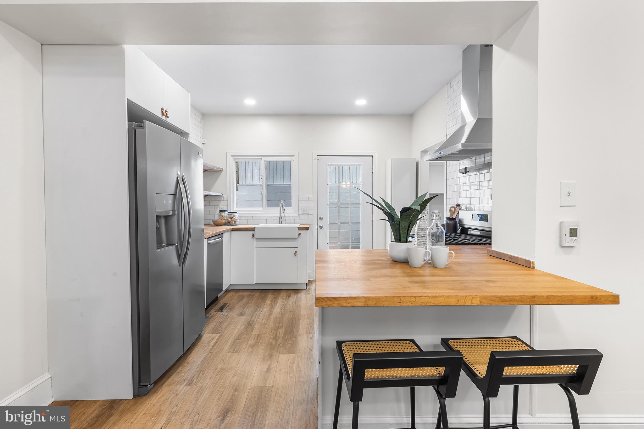 QUEEN VILLAGE - Residential