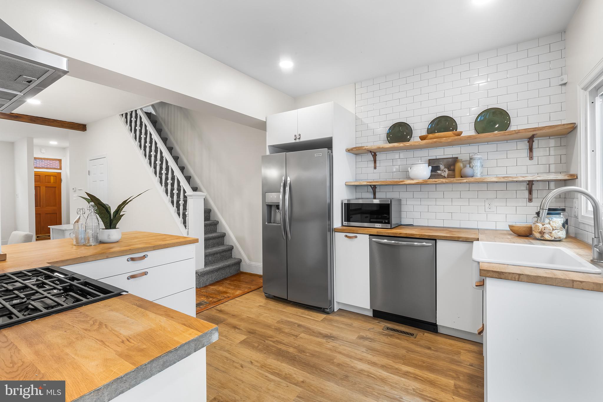 QUEEN VILLAGE - Residential