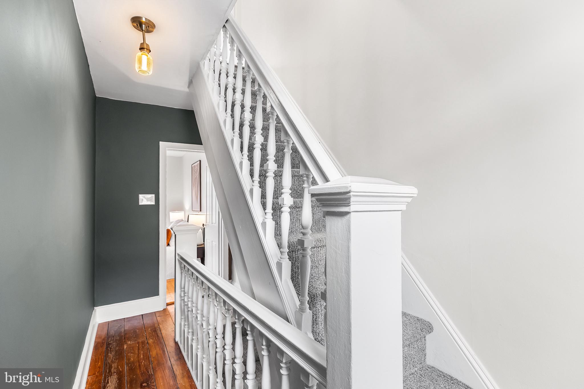 QUEEN VILLAGE - Residential