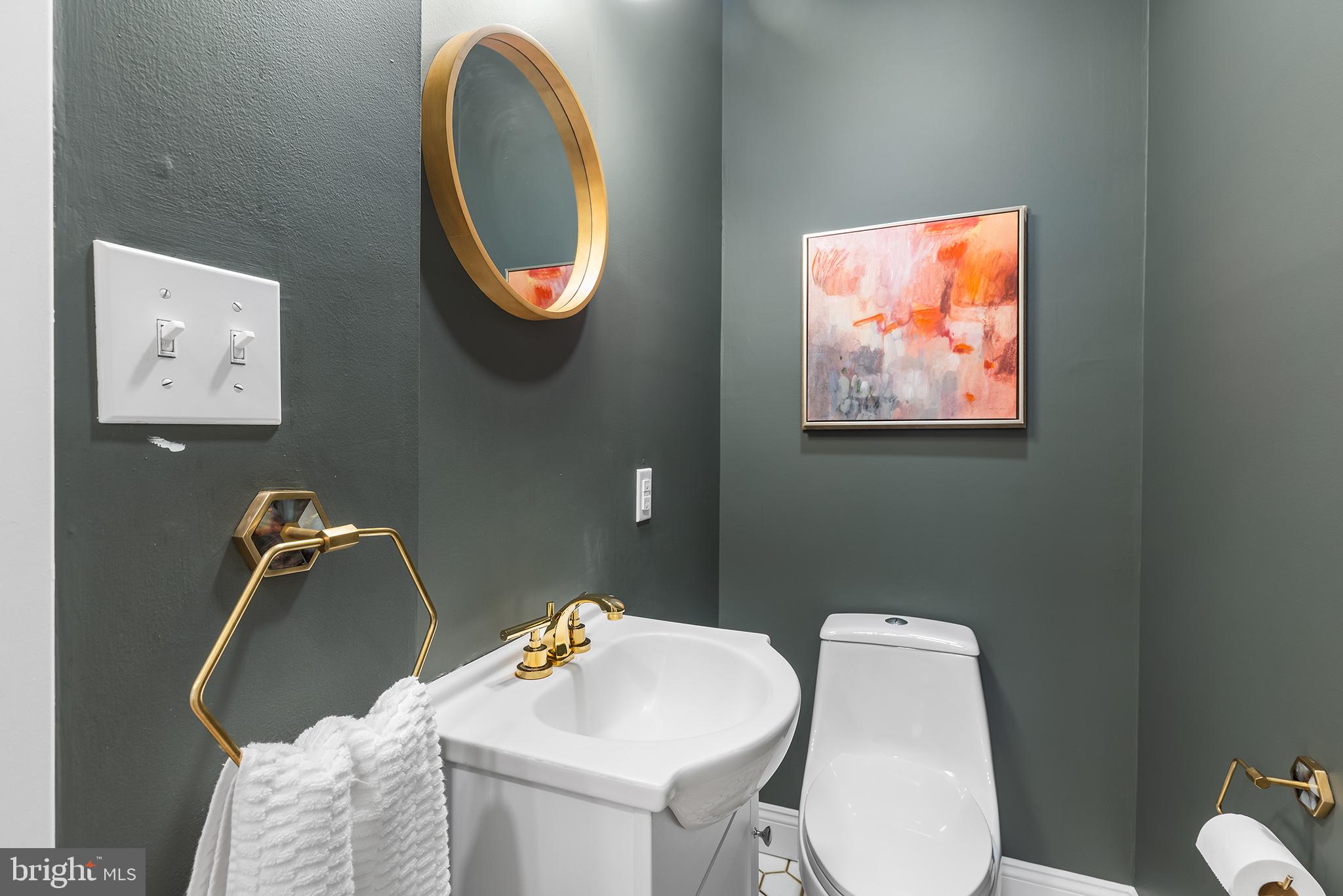 QUEEN VILLAGE - Residential