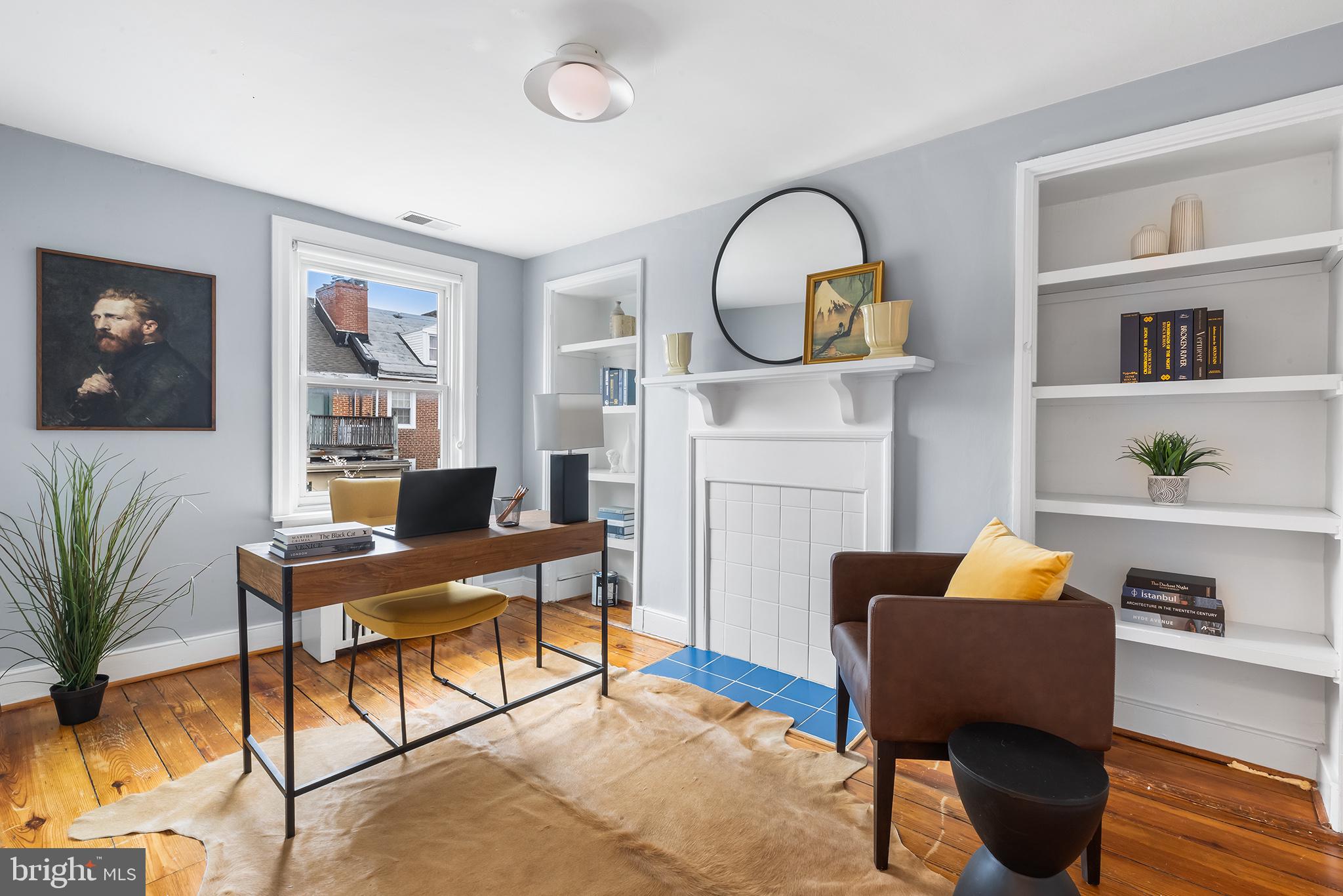 QUEEN VILLAGE - Residential