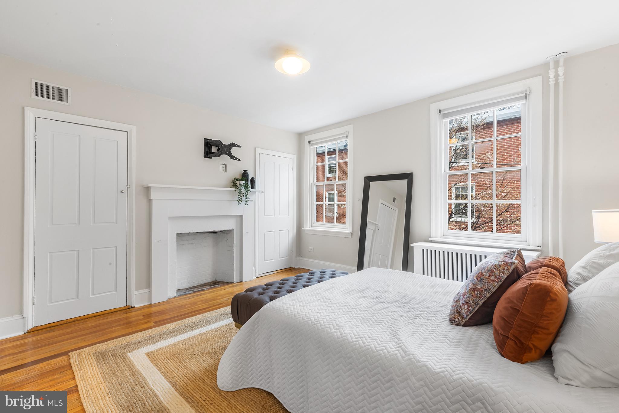 QUEEN VILLAGE - Residential