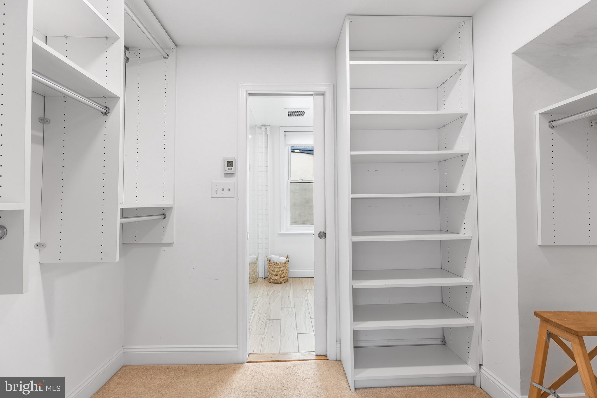 QUEEN VILLAGE - Residential