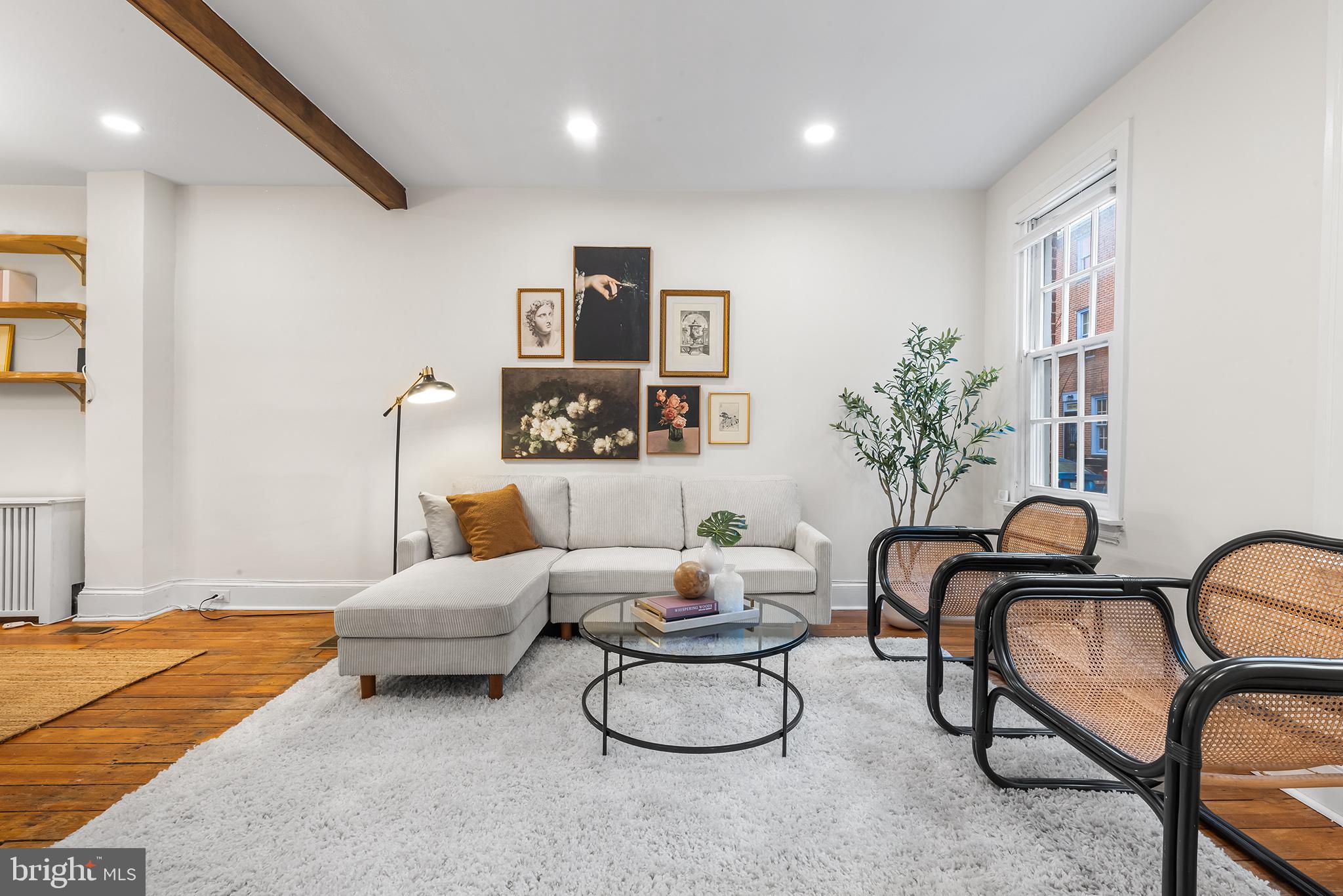 QUEEN VILLAGE - Residential