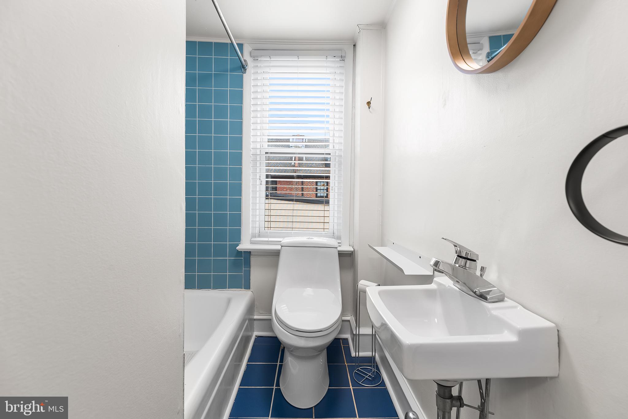 QUEEN VILLAGE - Residential