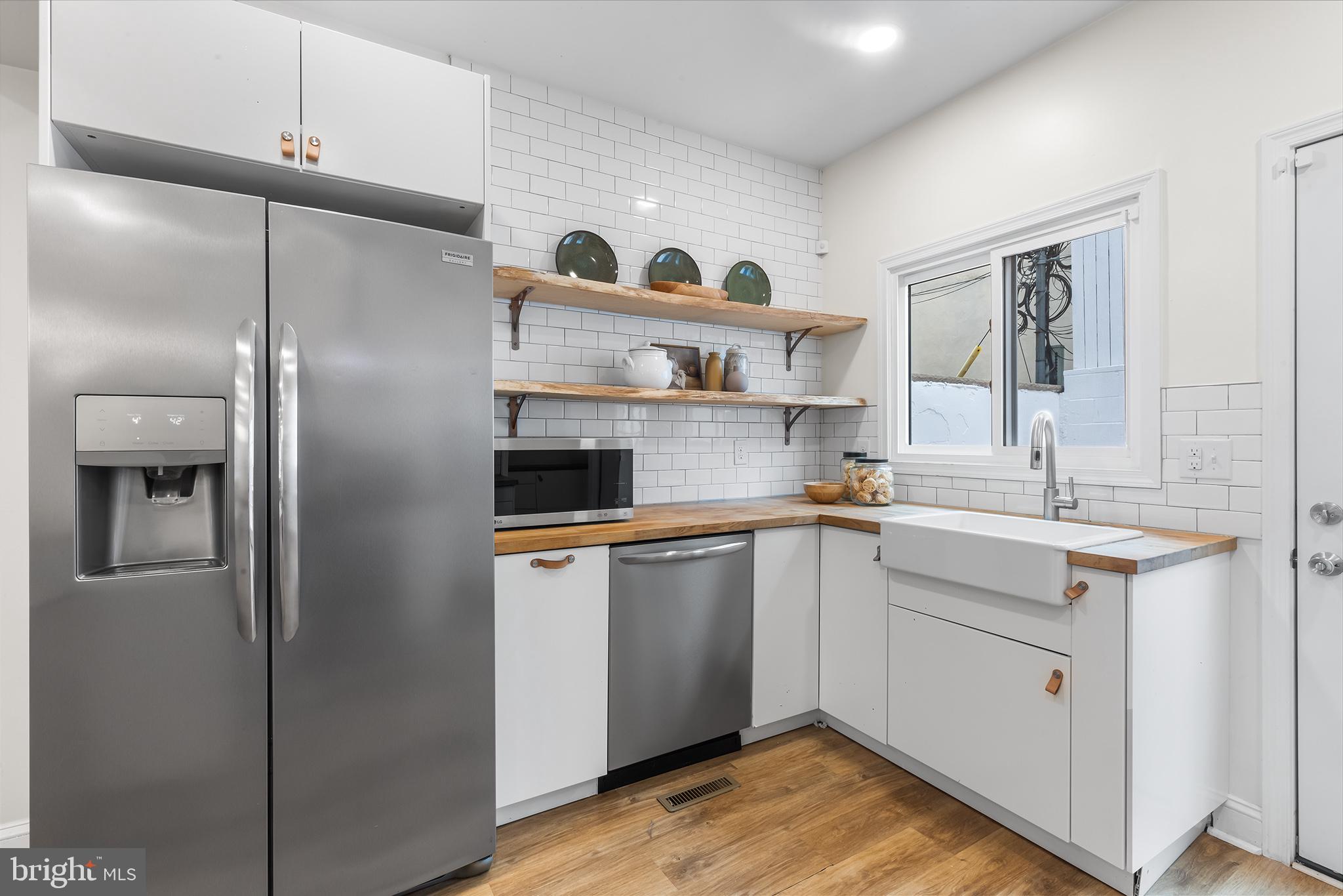 QUEEN VILLAGE - Residential