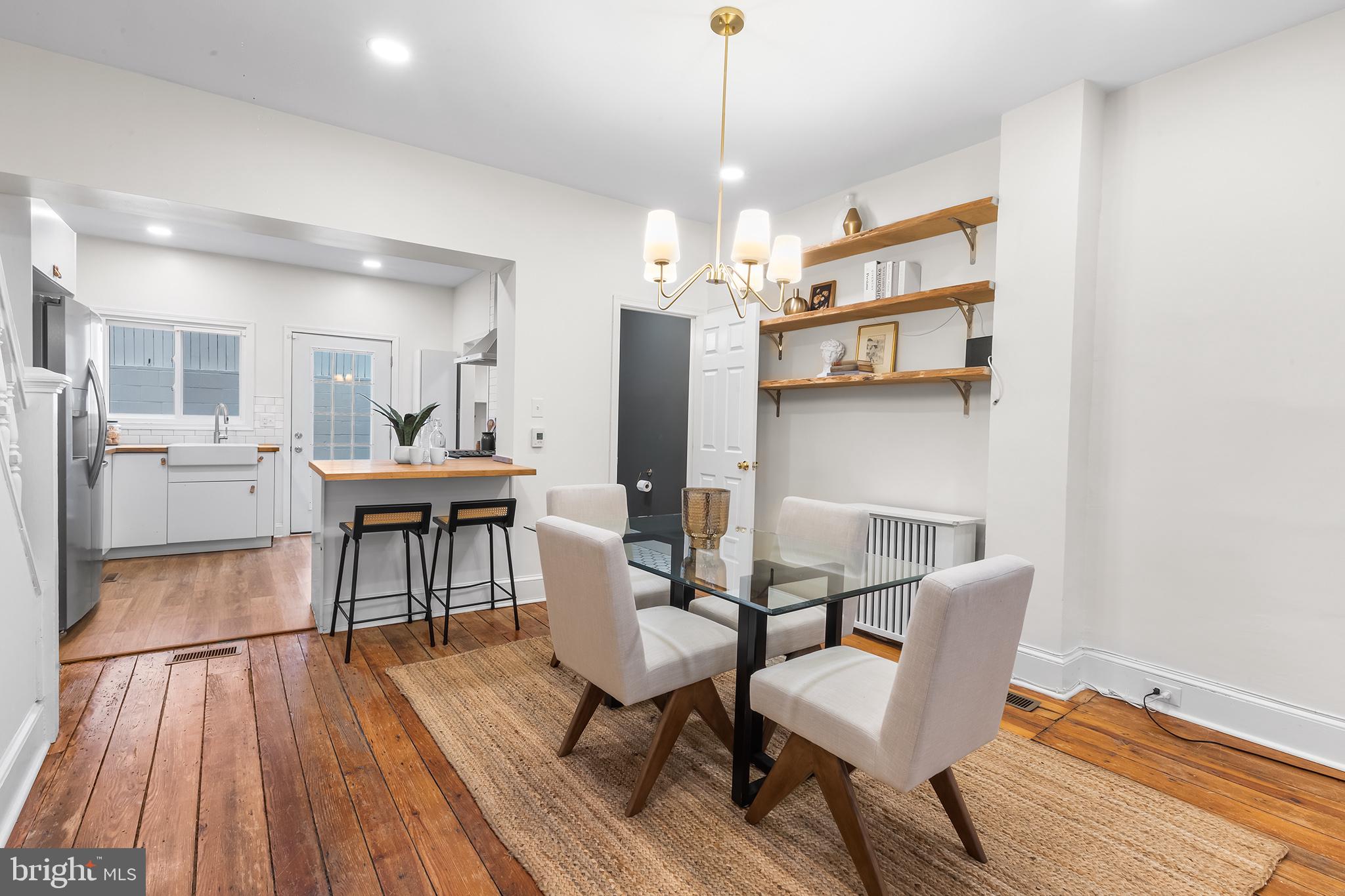 QUEEN VILLAGE - Residential