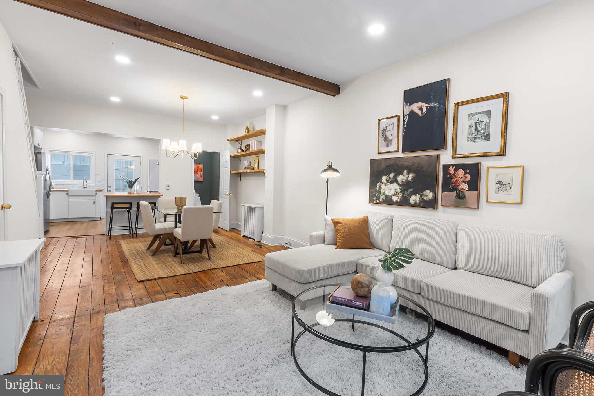 QUEEN VILLAGE - Residential