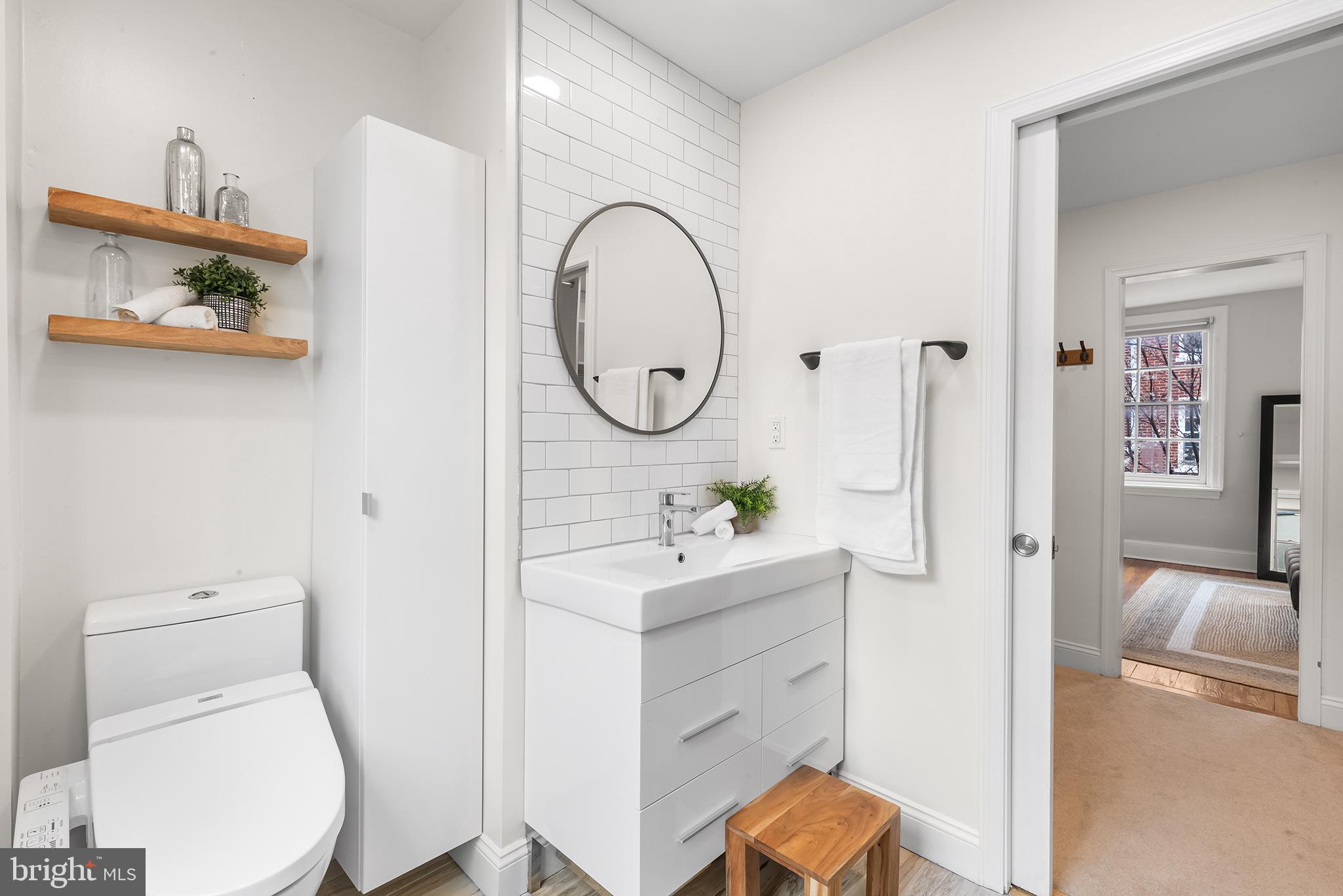 QUEEN VILLAGE - Residential