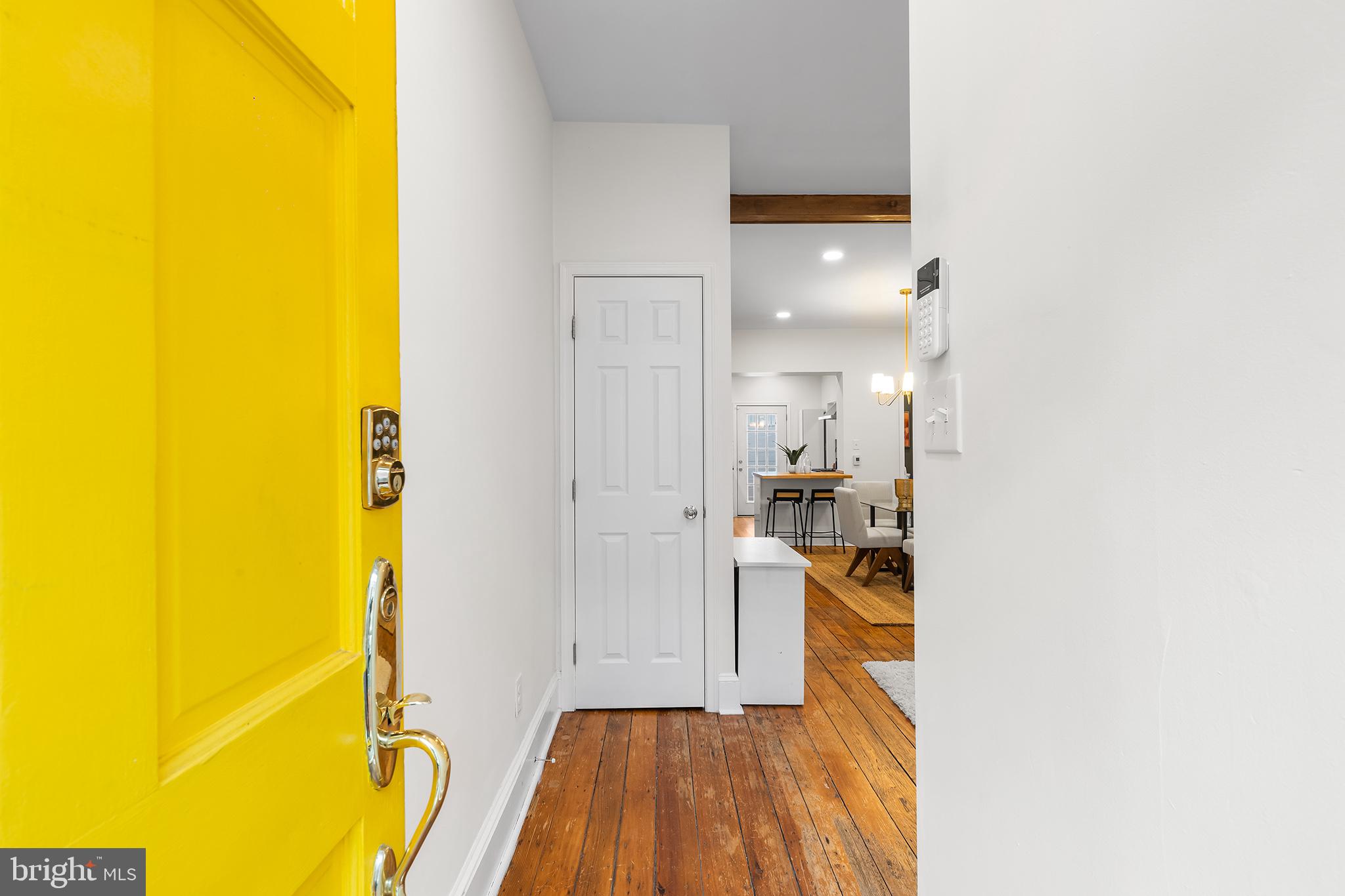 QUEEN VILLAGE - Residential