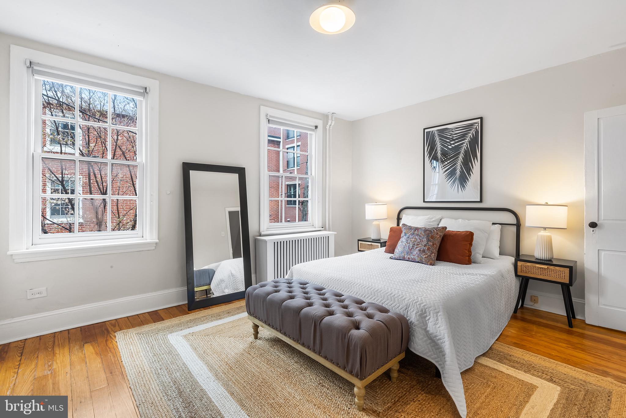 QUEEN VILLAGE - Residential