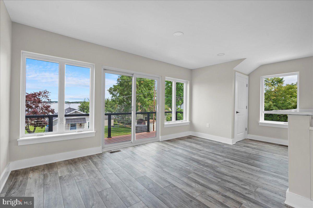 31 RIVERVIEW AVENUE