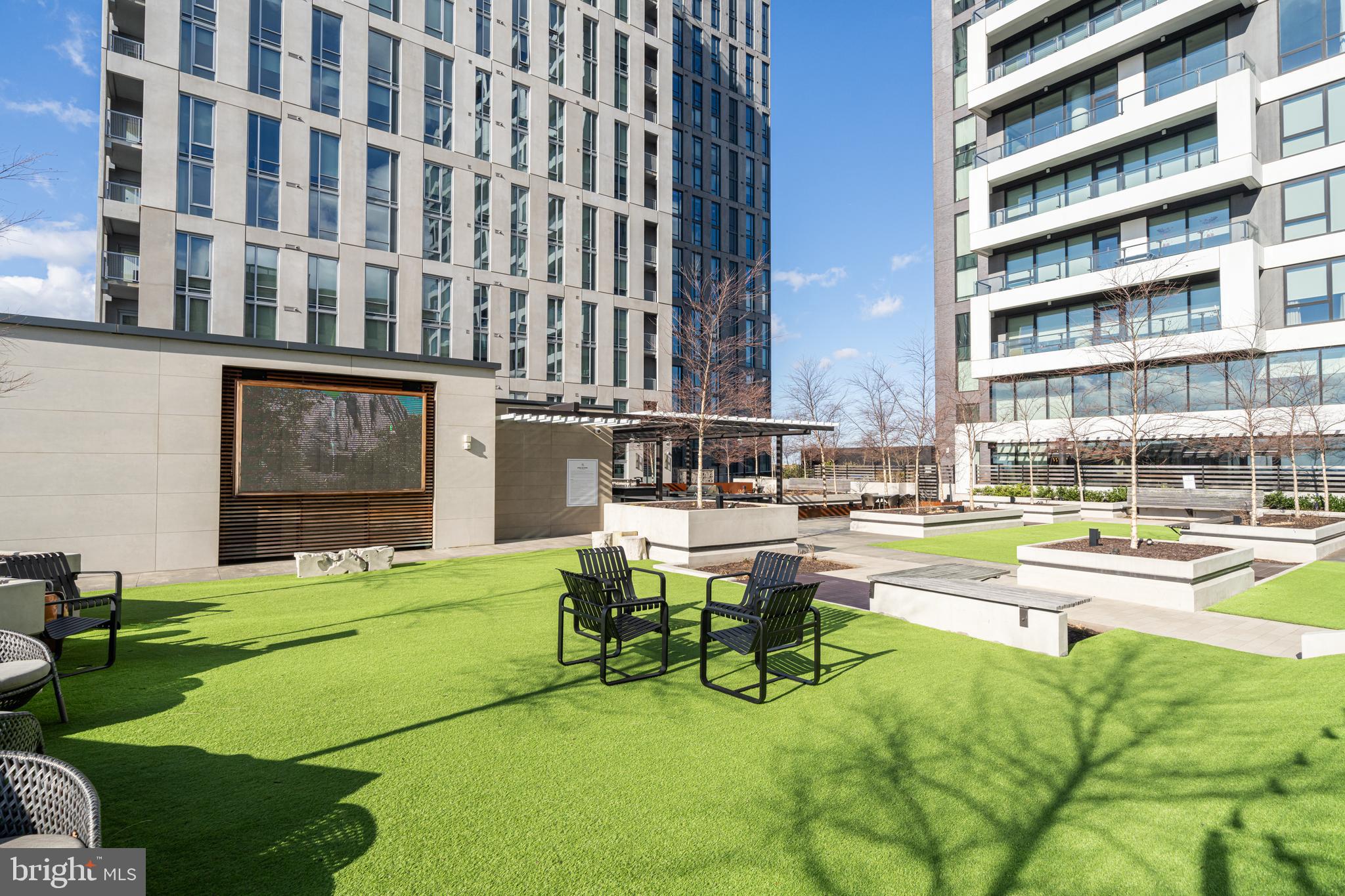 THE BORO TYSONS - Residential