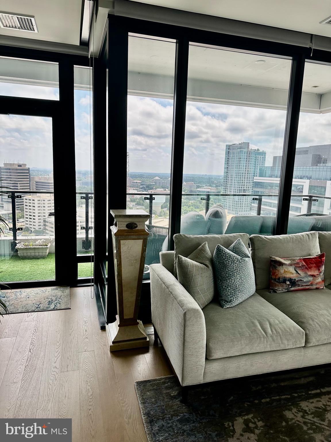 THE BORO TYSONS - Residential