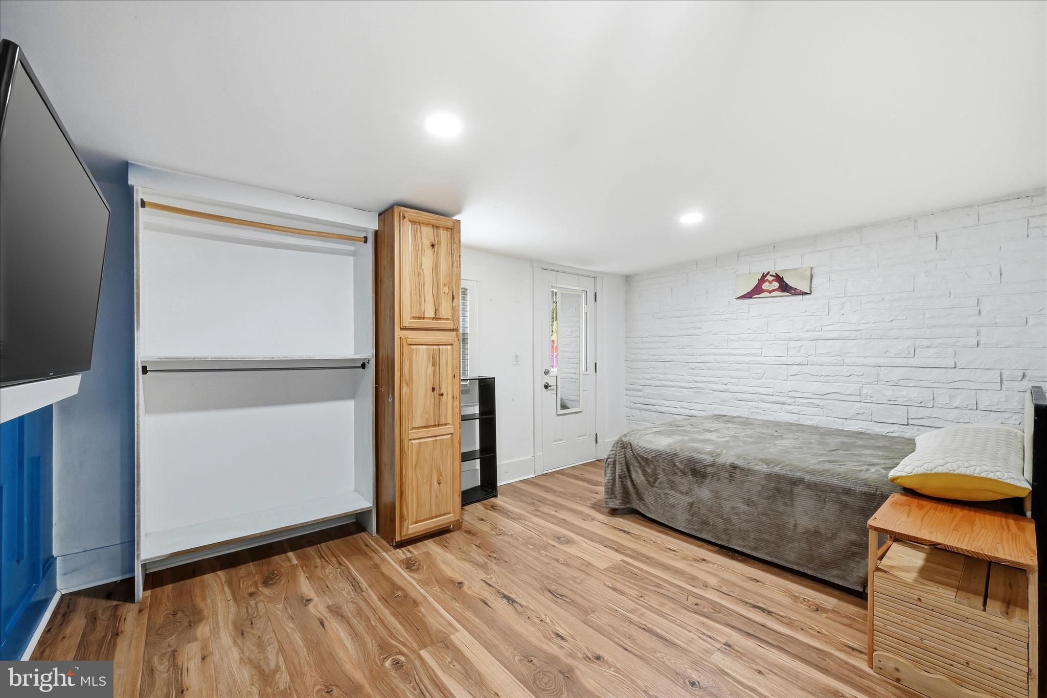 ROYAL VILLAGE - Residential