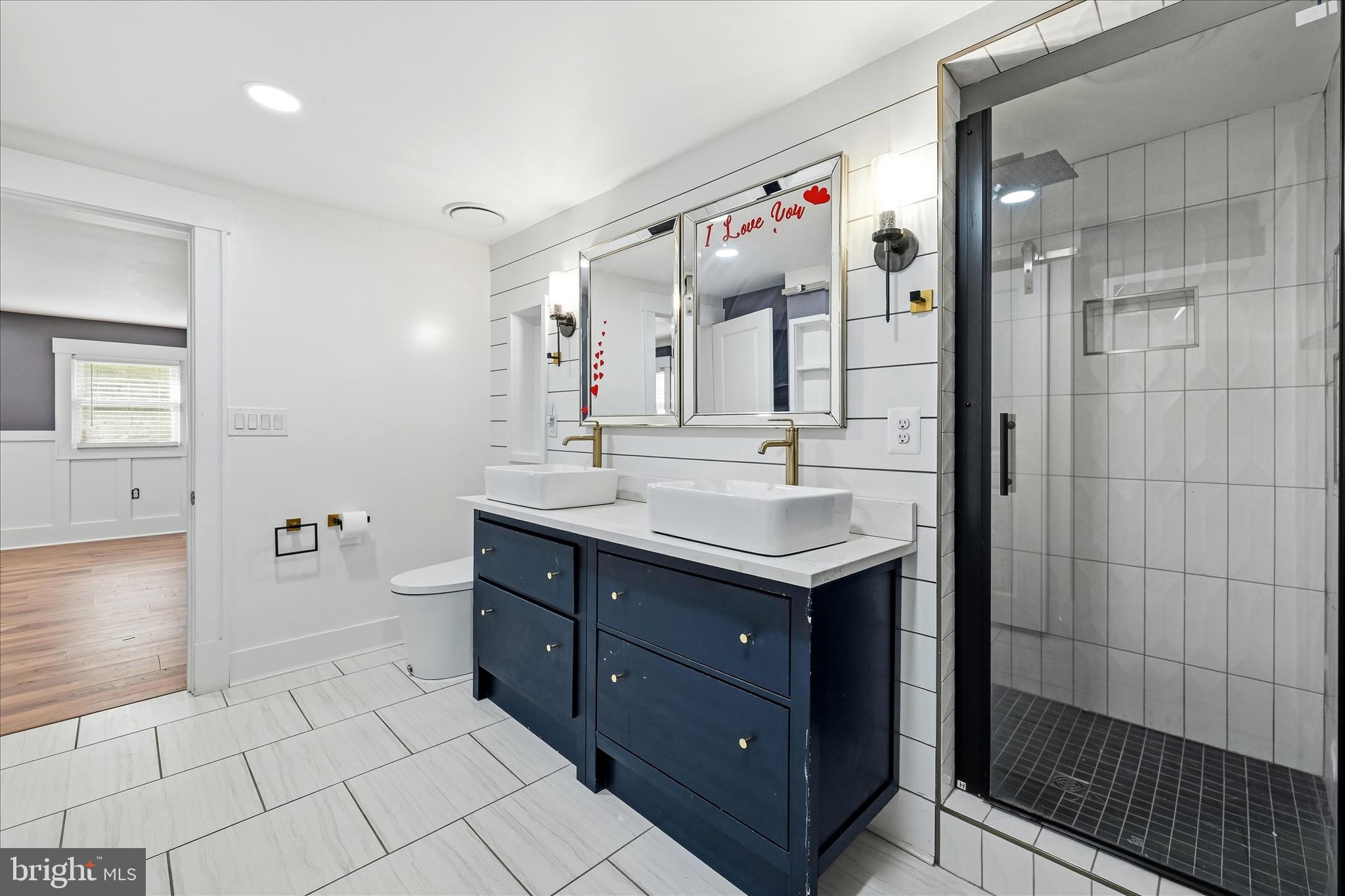 ROYAL VILLAGE - Residential