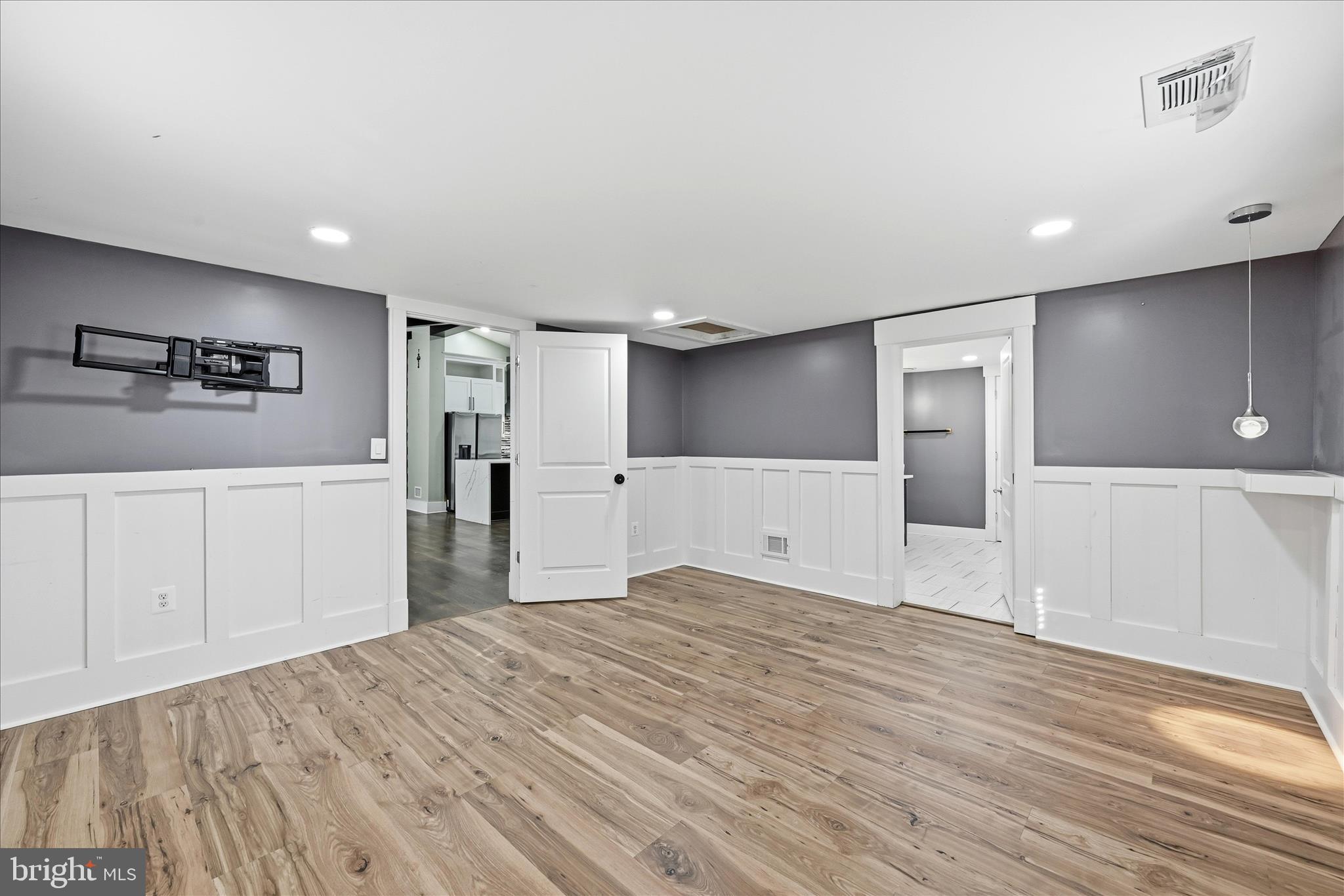 ROYAL VILLAGE - Residential