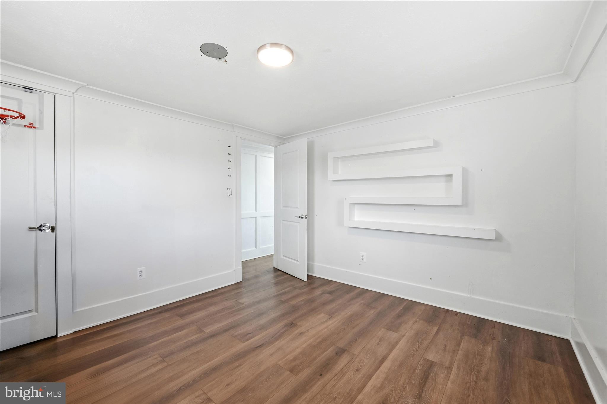 ROYAL VILLAGE - Residential