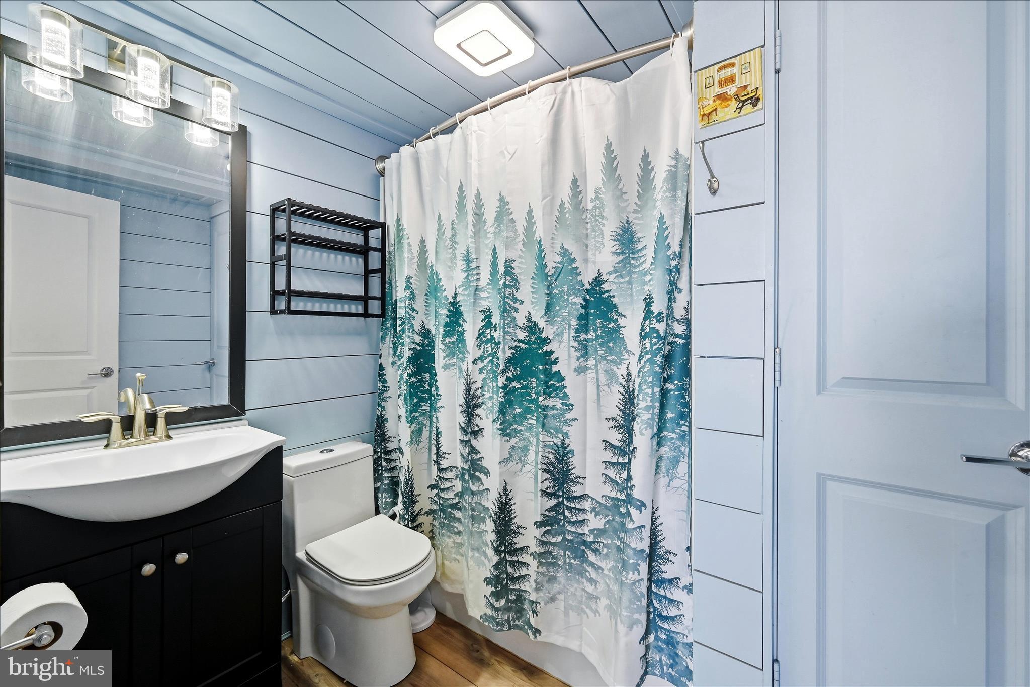 ROYAL VILLAGE - Residential