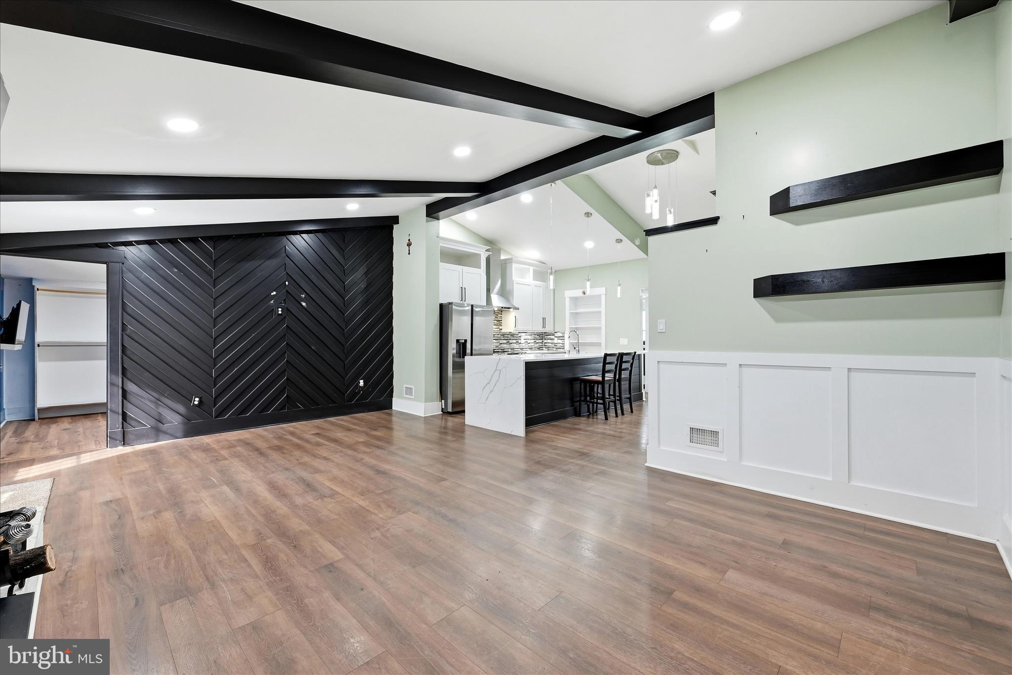 ROYAL VILLAGE - Residential