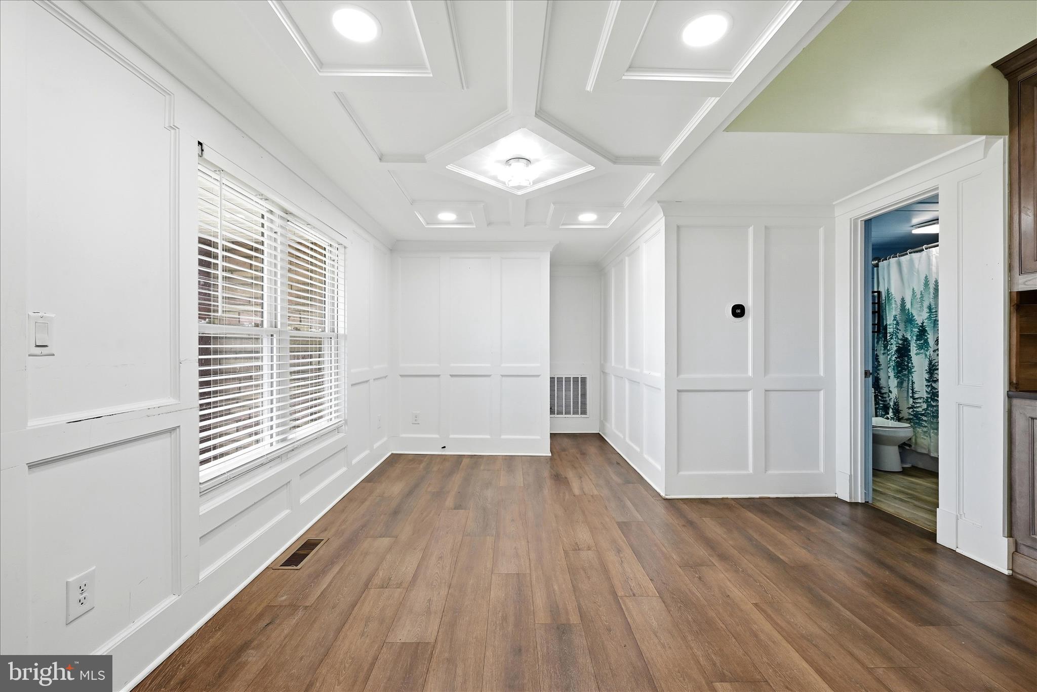 ROYAL VILLAGE - Residential