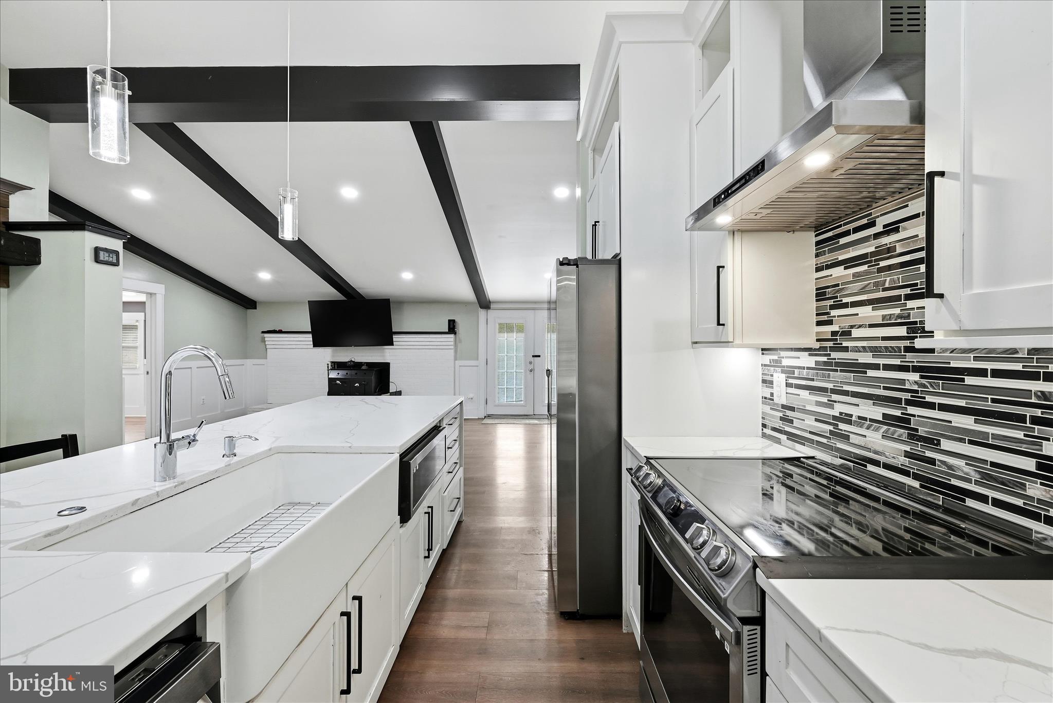 ROYAL VILLAGE - Residential