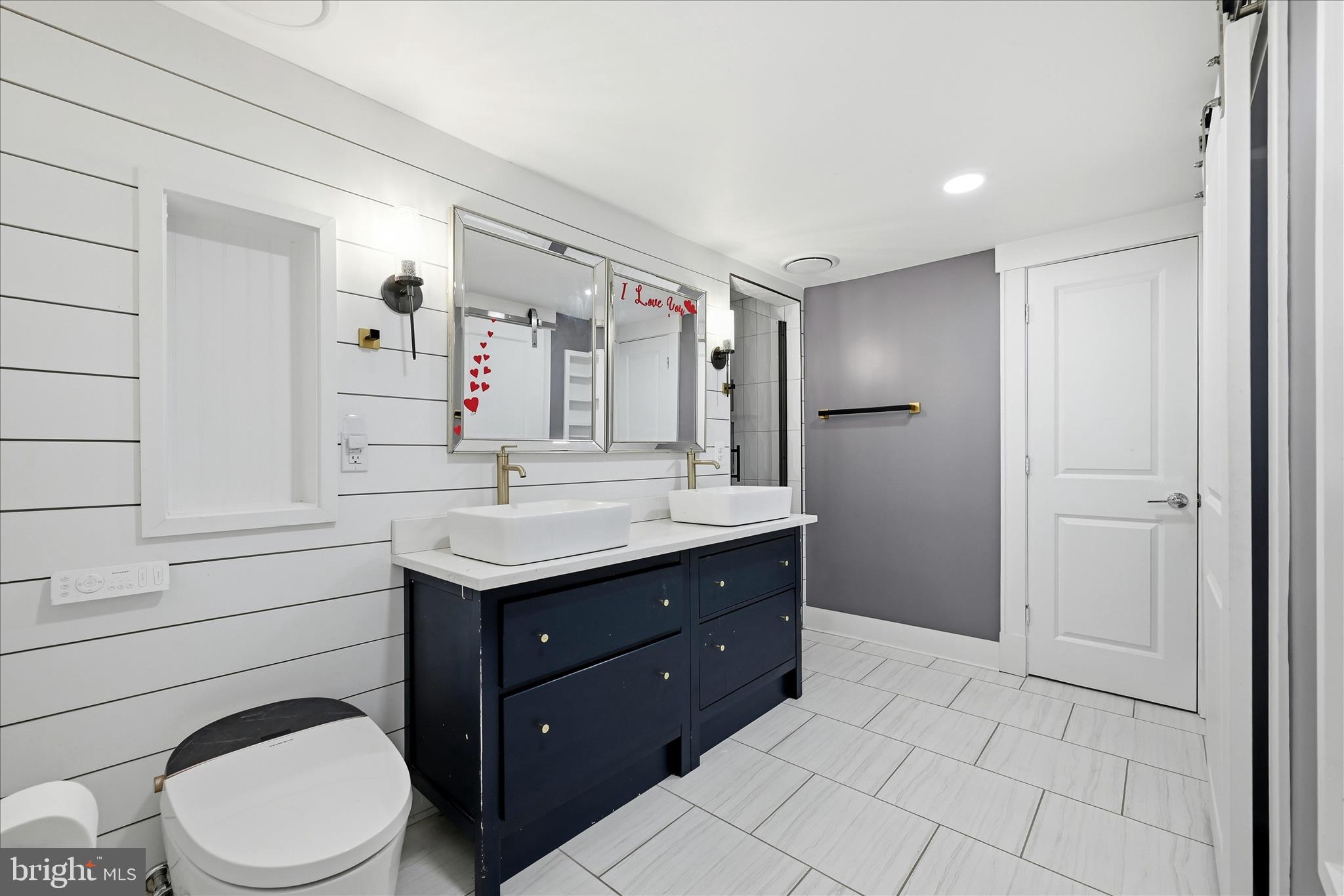 ROYAL VILLAGE - Residential